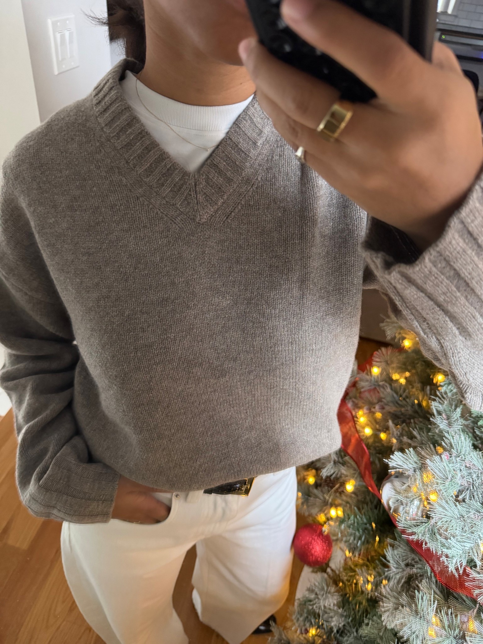 Everlane sweater, v neck sweater, t shirt

#LTKWorkwear #LTKFindsUnder100 #LTKFindsUnder50