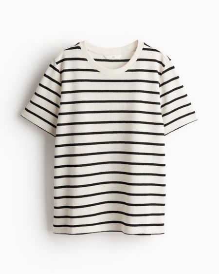 Black and white striped tee shirt

#LTKstyletip #LTKSeasonal #LTKfindsunder50
