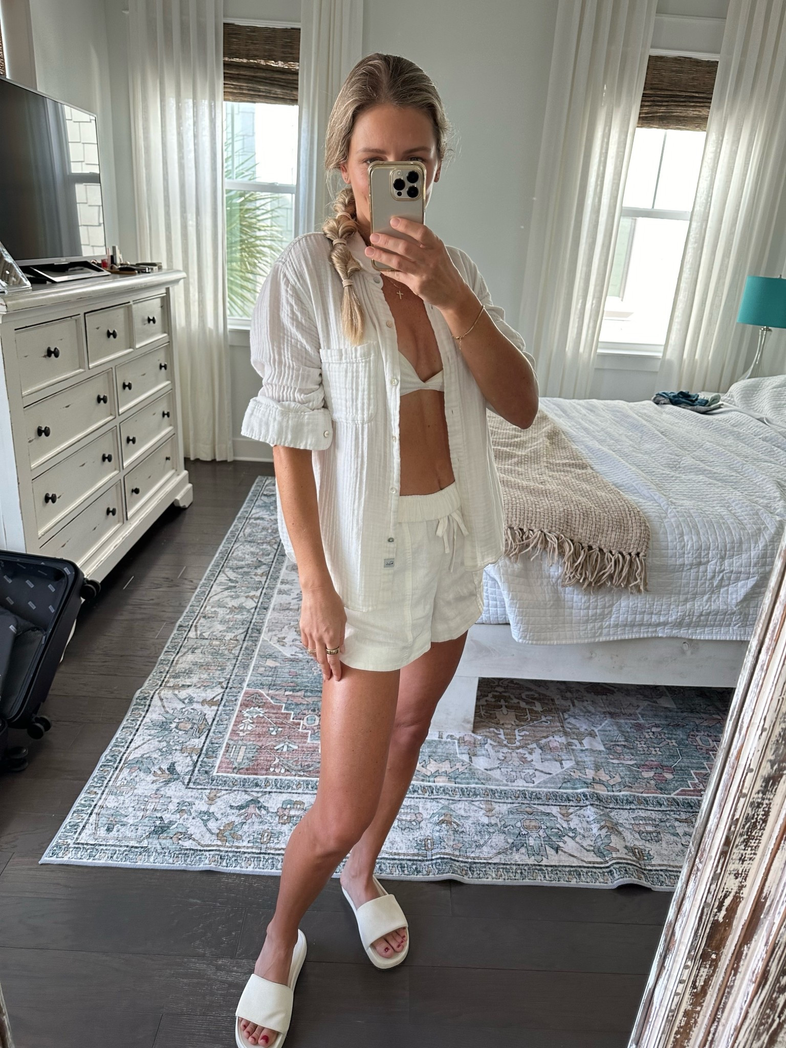 Best non toxic self tanners! Much needed during this time of year! ☀️ 
This tan was achieved after 2 applications ✨ 

#selftanner #sunlesstan #skincare #bodycare #beauty #fakeran

#LTKSpringSale #LTKSeasonal #LTKBeauty