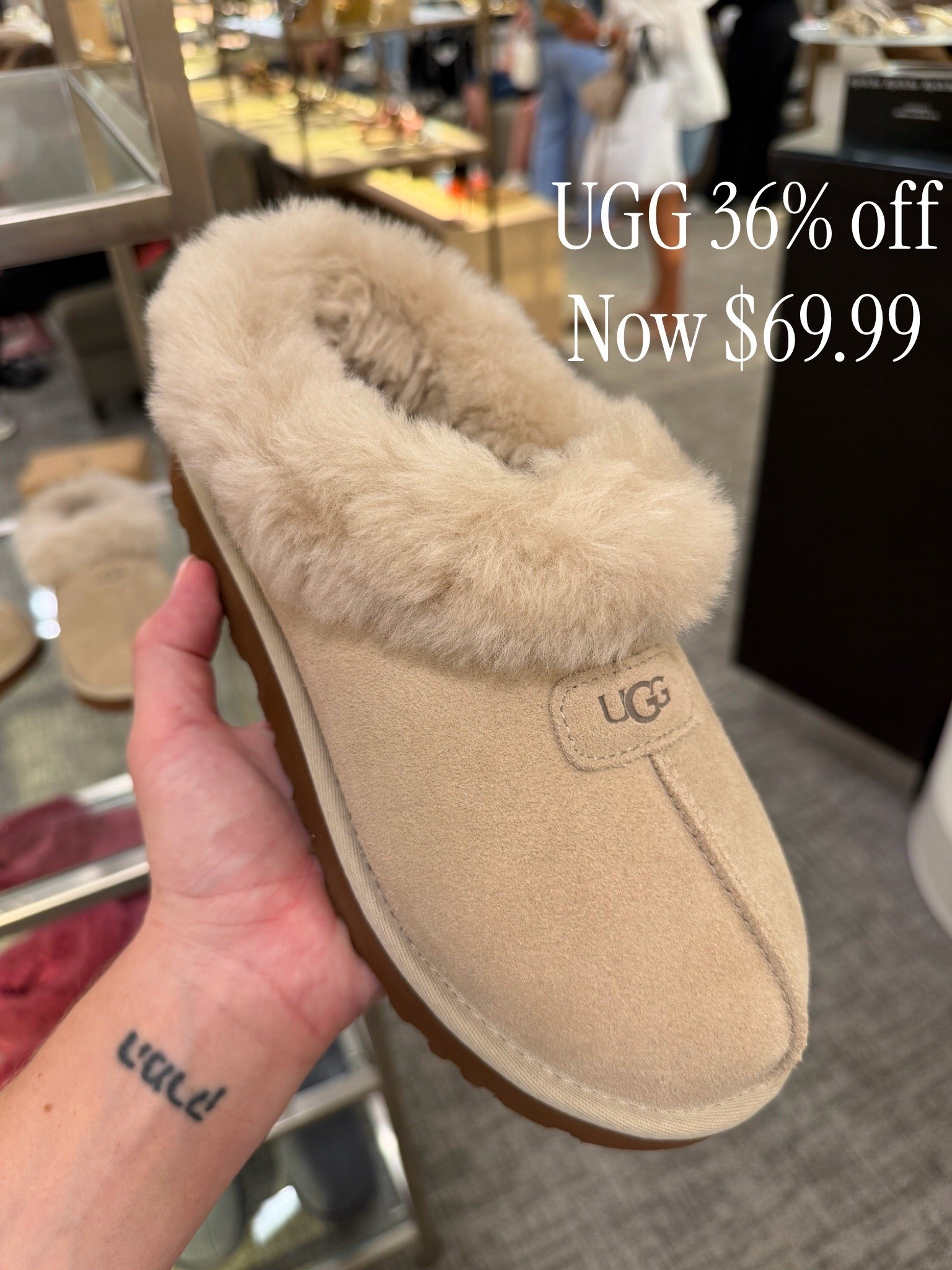 Ugg slippers

#LTKSaleAlert #LTKSeasonal #LTKootd