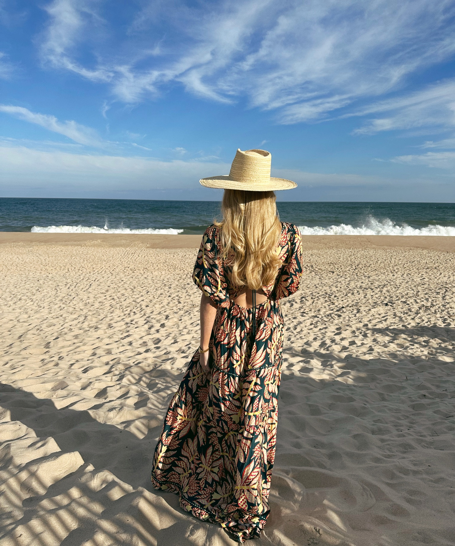 beach strolls in the omika ila maxi 💛