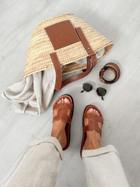 My favourite tan accessories 🤎

Basket bag / tan belt / tan sandals 

#LTKshoes #LTKsummer #LTKstyletip