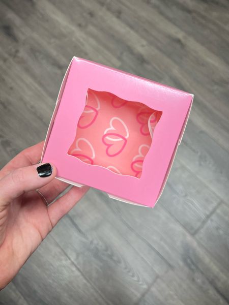 Valentine’s Day boxes and parchment paper! The perfect individual cake boxes!

#baking #cakeboxes #Baker

#LTKhome