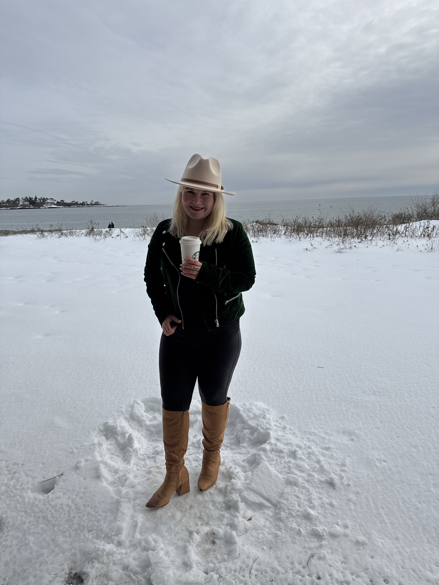Wednesday ootd. @Spanx faux leather leggings, a @lululemon tank and lulu’s moto jacket. 

#LTKgrwm #LTKPetite #LTKootd