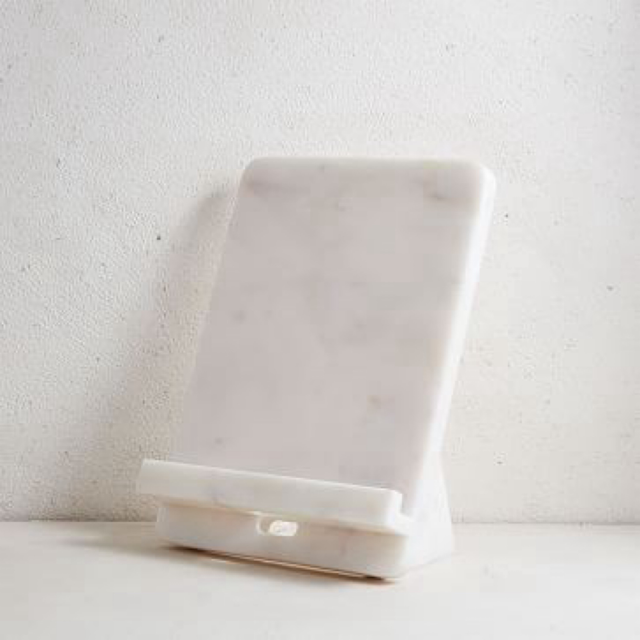 Perfect modern and minimalistic desk accessory!! 

#LTKHome
