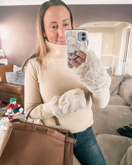 Again with my face gloves. These are a great gift for any lady who has style. All my friends ask where I got them!



#LTKitbag #LTKMostLoved #LTKfindsunder100