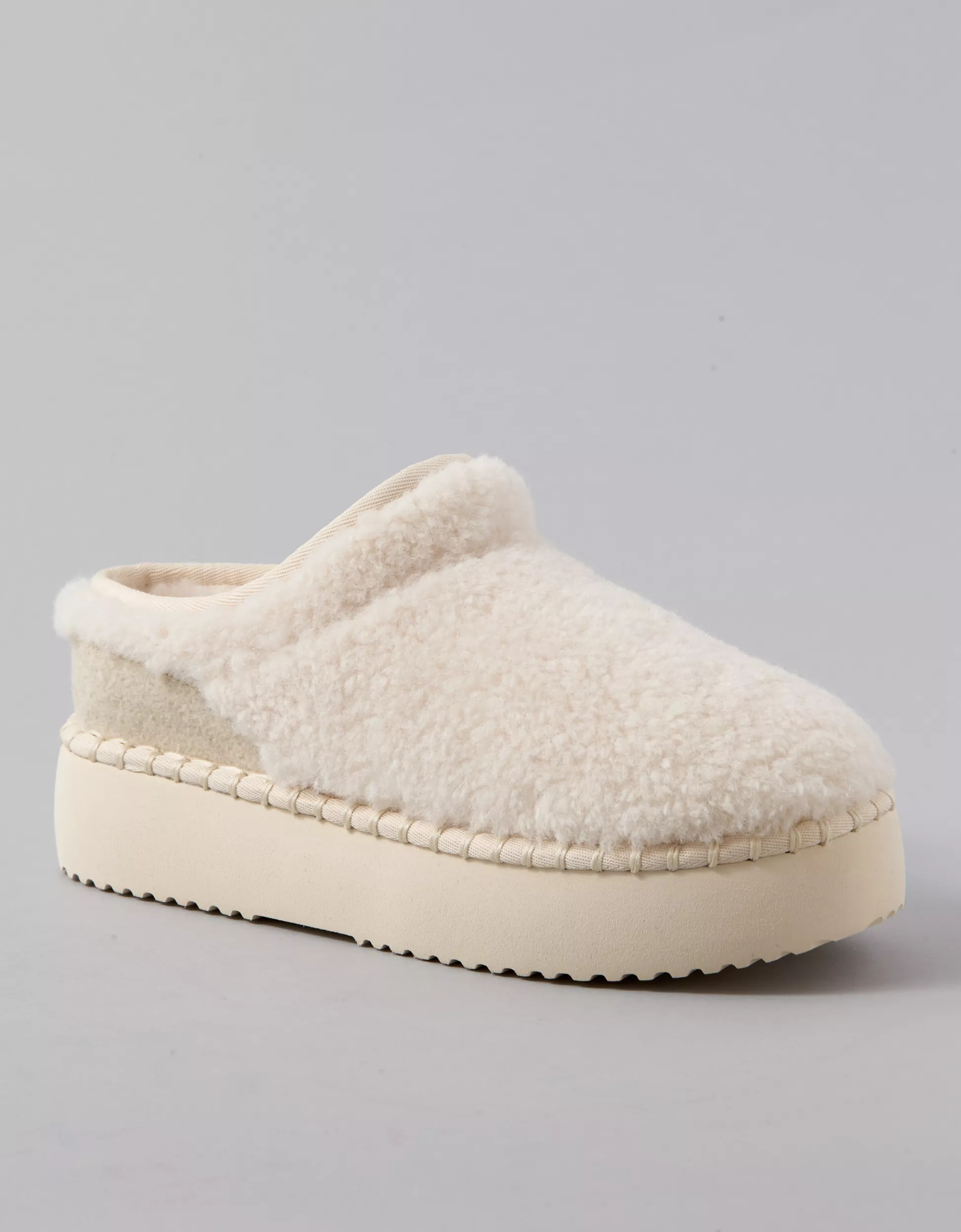 AE Sherpa Scuff Slide | American Eagle Outfitters (US & CA)