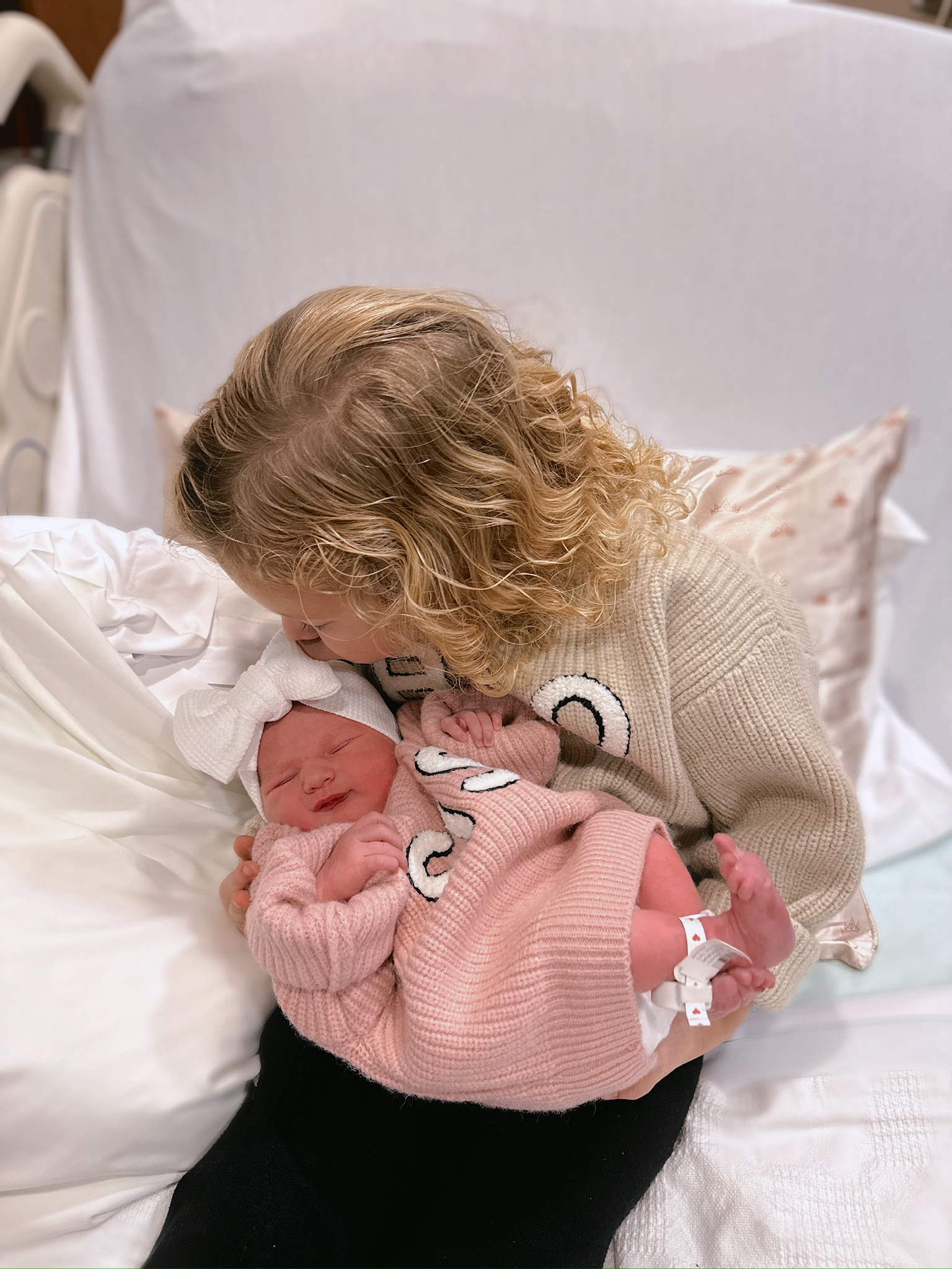 BRO & SIS sweaters (Bradshaw is in the smallest size option & Britton is in the biggest size option)🩷💙🩷💙

#LTKFindsUnder50 #LTKBaby #LTKKids