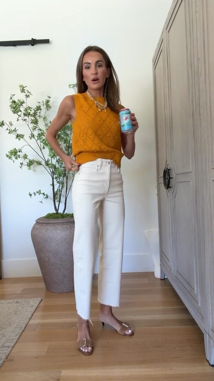 Absolutely obsessed with the color of this tank + fit of these jeans 😍 so flattering and versatile! 🙌🏼