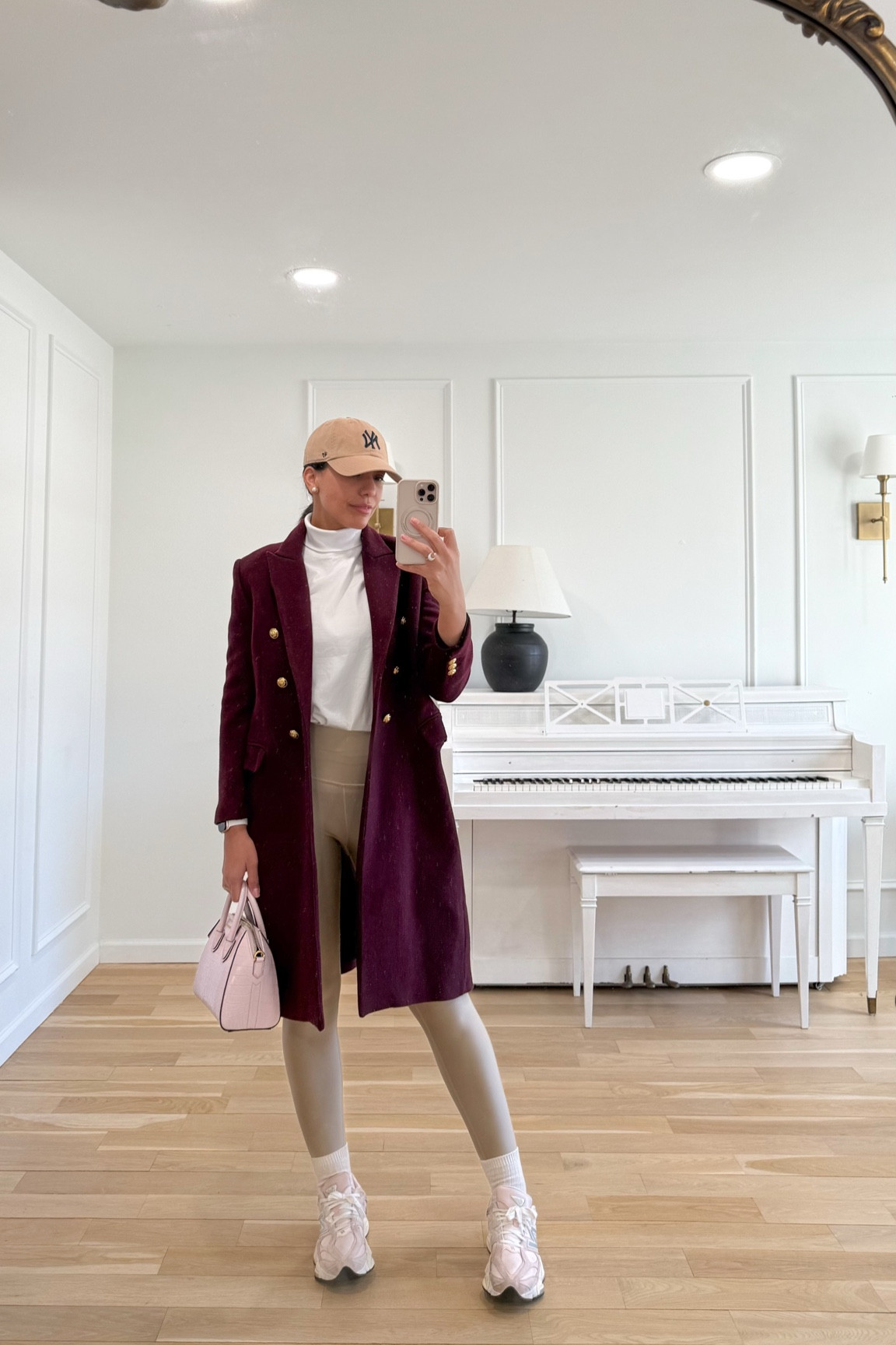 Burgundy coat alo yoga 

#LTKStyleTip #LTKSeasonal #LTKActive