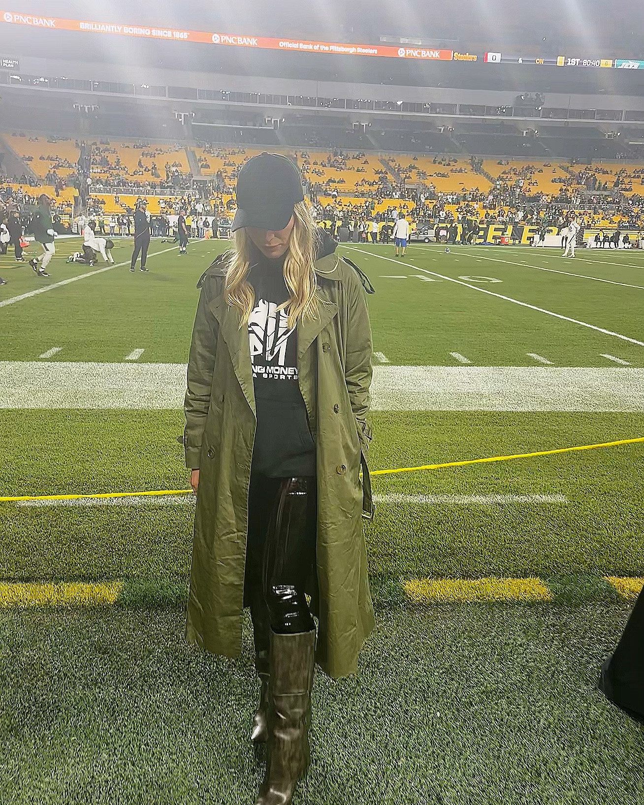 Sporty meets trendy. Game day fit for jets vs Steelers  

#LTKActive #LTKStyleTip #LTKSaleAlert