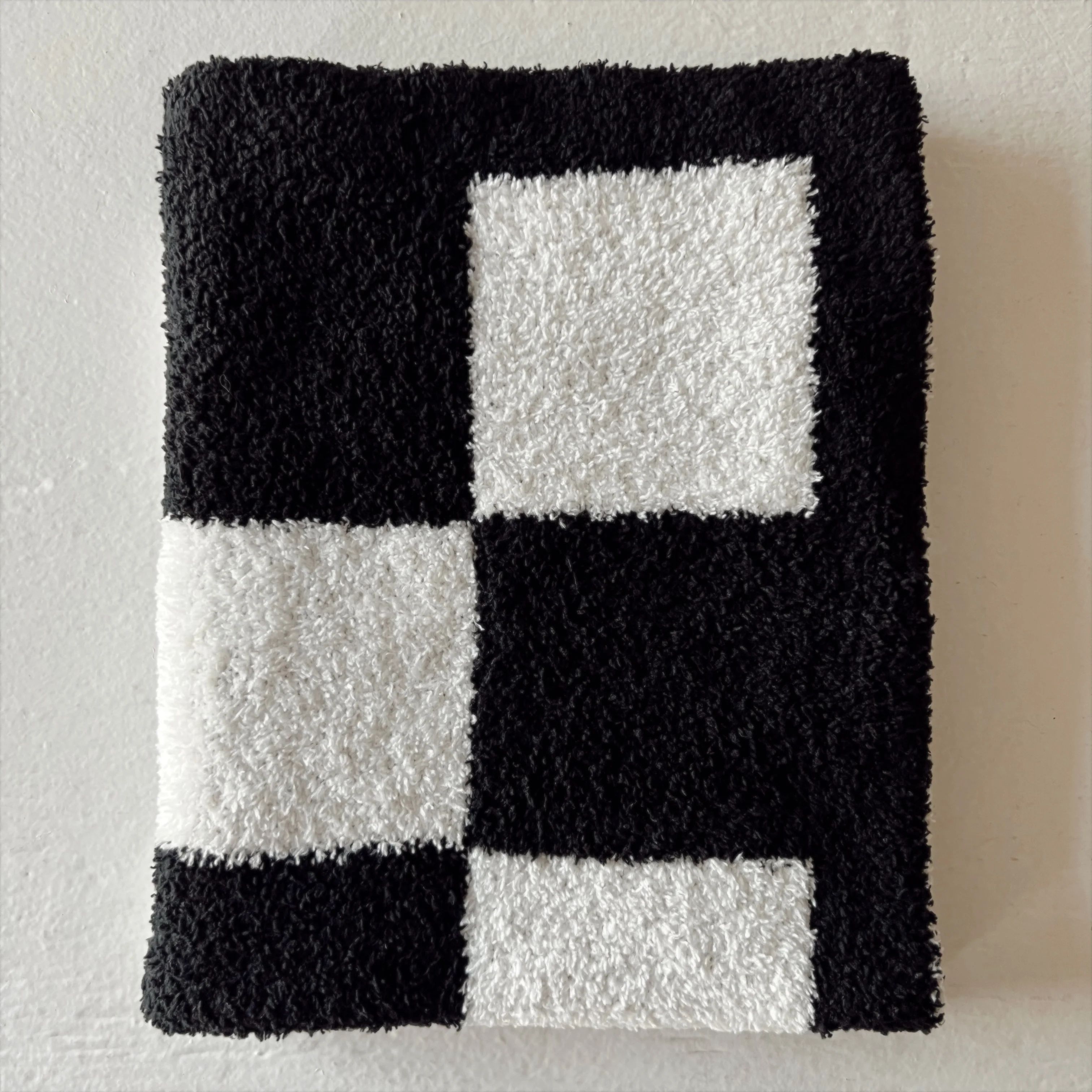 PhufyBliss™ Checker Mini Blanket, Black | SpearmintLOVE