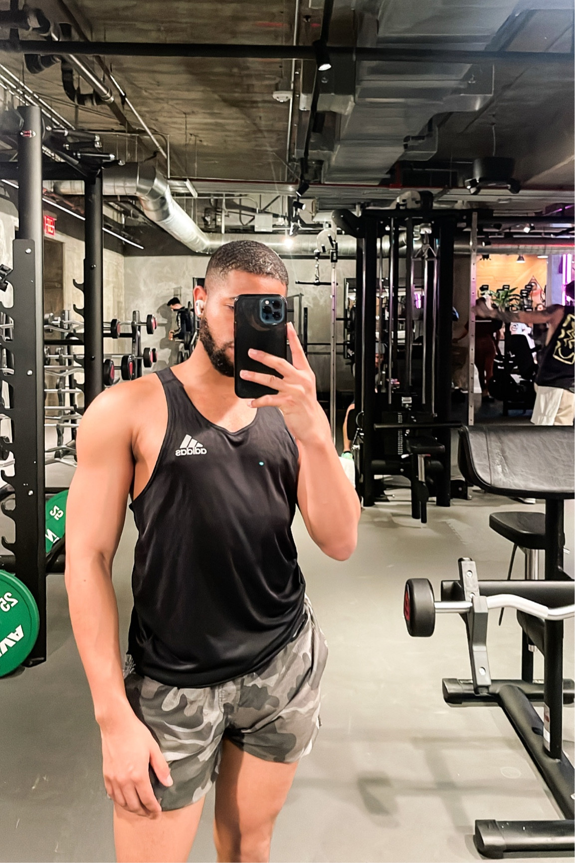 Talk like you bet it ALL on me 🥇
•
•
•
I take my time to ensure my workout clothes will  give me functionality and range while I’m in the gym. 

Make sure to check out ALL of workout faves via my @shop.ltk link in my bio. Things get added to my shop DAILY ✨  @adidas @vuoriclothing

#tylersalaam #rewardstyleman #fitnessinfluencer #blackinfluencers 

#LTKsalealert #LTKfit #LTKmens