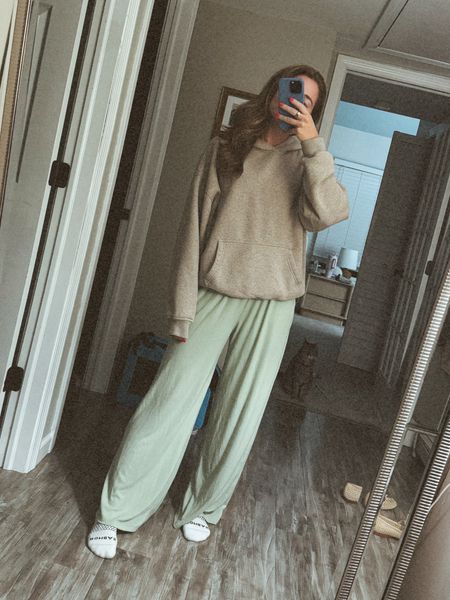 I have a problem where I can’t stop wearing these pants & sweatshirt. They’re both SO soft and so comfortable!!! 

Sweatshirt - size M 
Pants - size small 

#LTKStyleTip #LTKFindsUnder100 #LTKFindsUnder50
