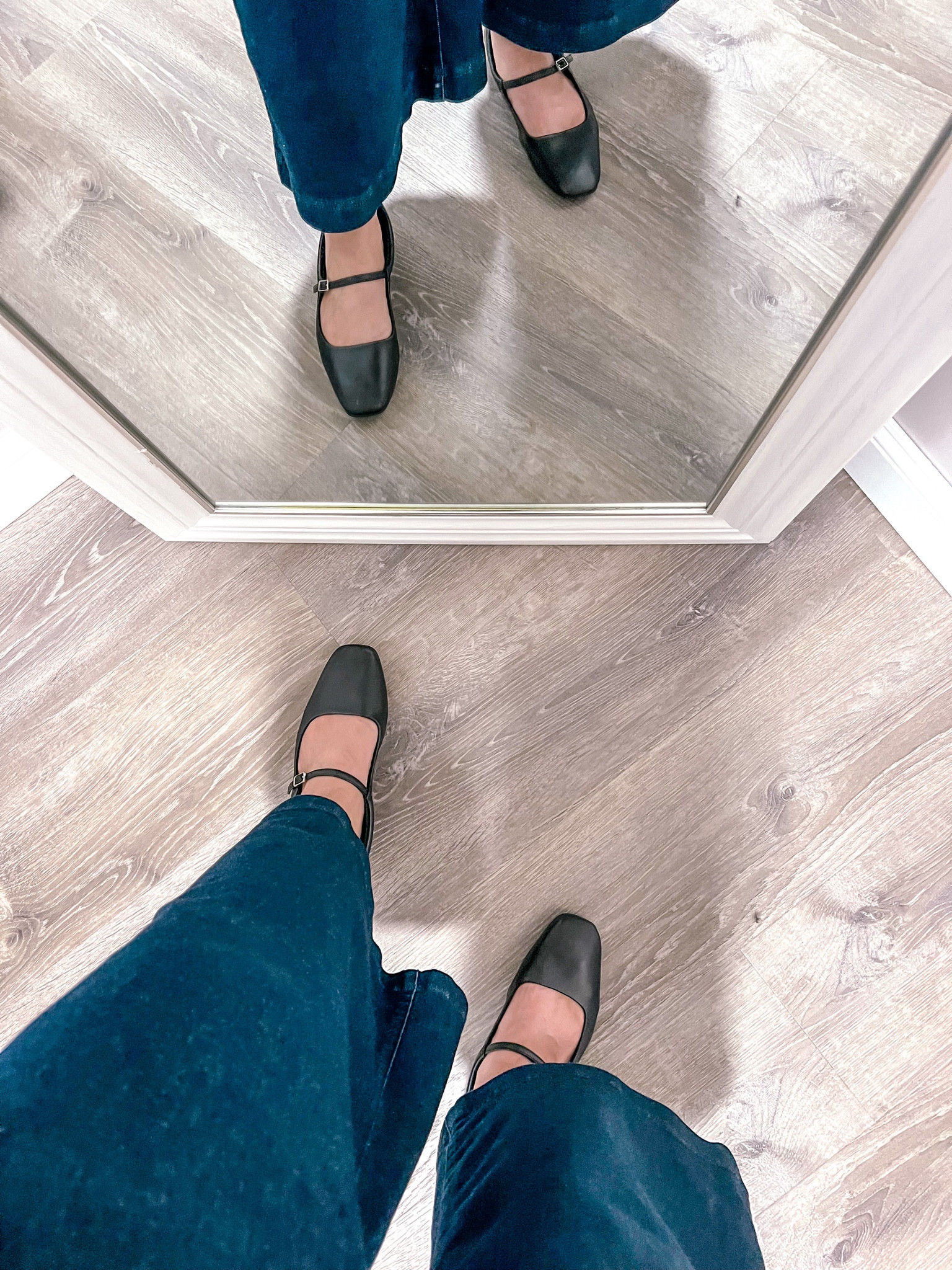 Ballet flats are perfect shoe to transition into fall. I also have these in leopard print and mesh. 

Ballet flat 
Flat shoe 
fall shoes 
Mesh shoes 
Fall outfit 
Business casual shoes 
Target shoes
Target finds
Under $50
Comfortable shoes  

#LTKSeasonal #LTKShoeCrush #LTKStyleTip