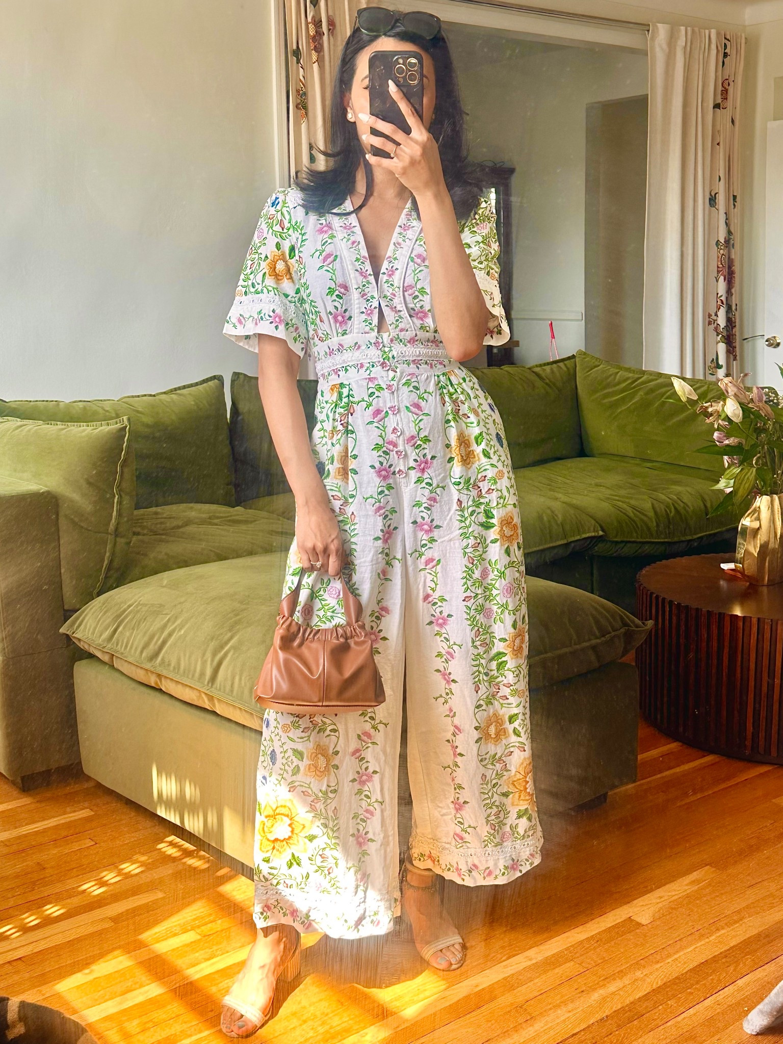 Sunshine season = one-and-done outfits 🌞☀️
Styling this stunning @farmrio wide-leg jumpsuit from @anthropologie for the ultimate summer look — lightweight linen blend, bold floral print, and effortless vibes. Perfect for brunch, beach strolls, or a summer soirée.

📌 Linked on my LTK — tap to shop!
#LTKsummer #AnthropologieStyle #FarmRio #JumpsuitSeason #SummerStyle

#LTKSaleAlert #LTKSeasonal #LTKTravel