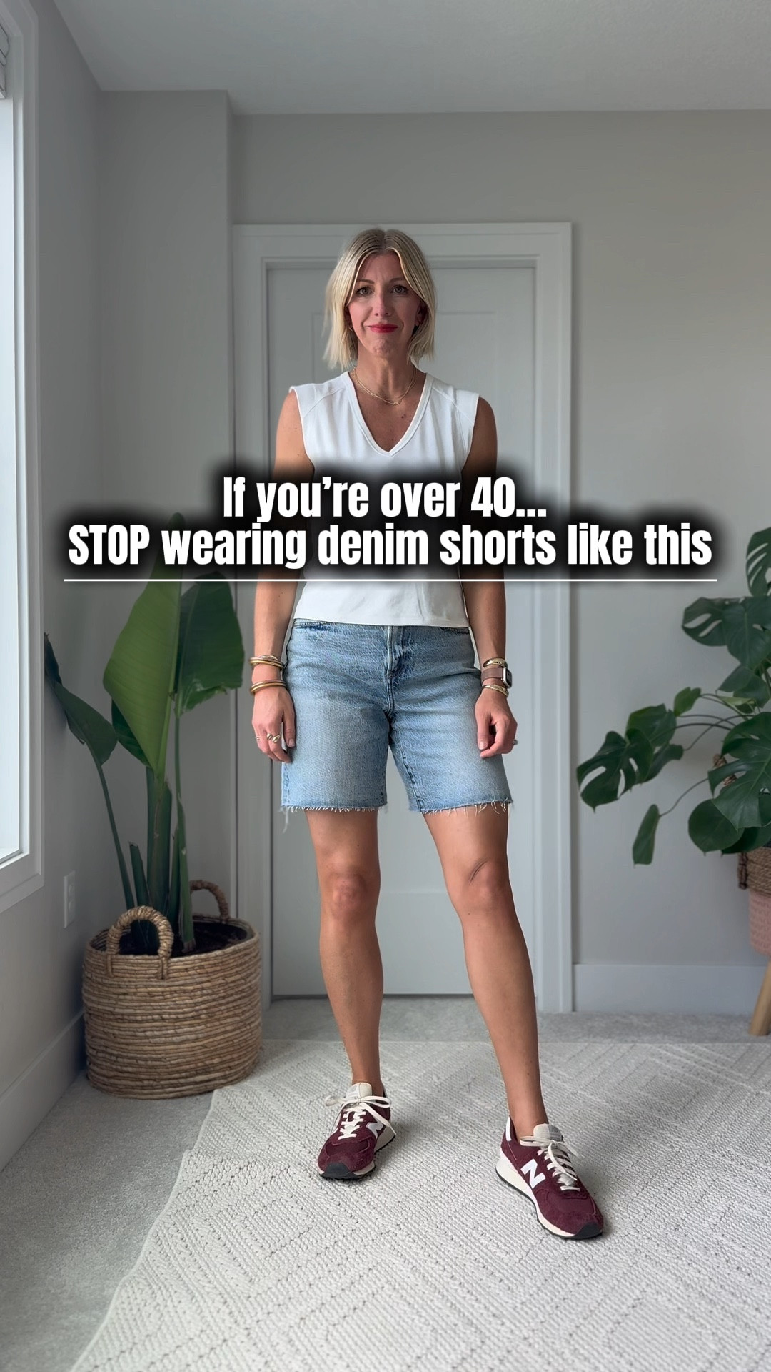 If you’re over 40, denim shorts can still be one of your go-to summer staples — if you update the fit and vibe.
Here’s the truth:
• Avoid: Baggy or boxy fits that drown your shape.
• Skip: Overly distressed styles that can feel dated.
• Watch out for: Lengths that hit at the widest part of your thigh.

Instead:
• Pick: Clean, dark washes for an elevated feel.
• Choose: Slim, structured cuts that elongate your legs.
• Aim for: Mid-thigh length to keep proportions fresh and flattering.