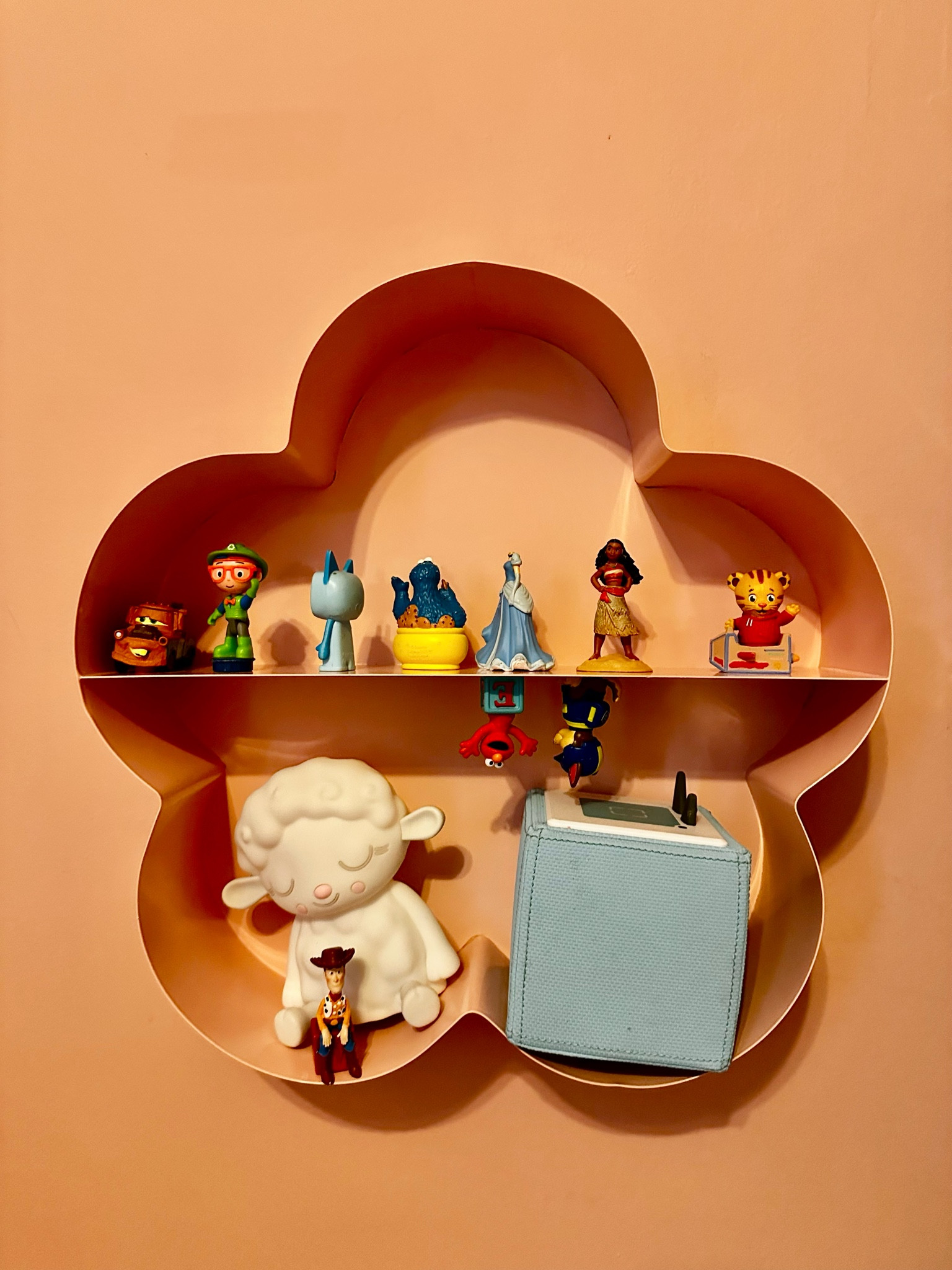 I’m so in love with this magnetic shelf we bought for Tonie storage #kids #toniebox #toniestorage 