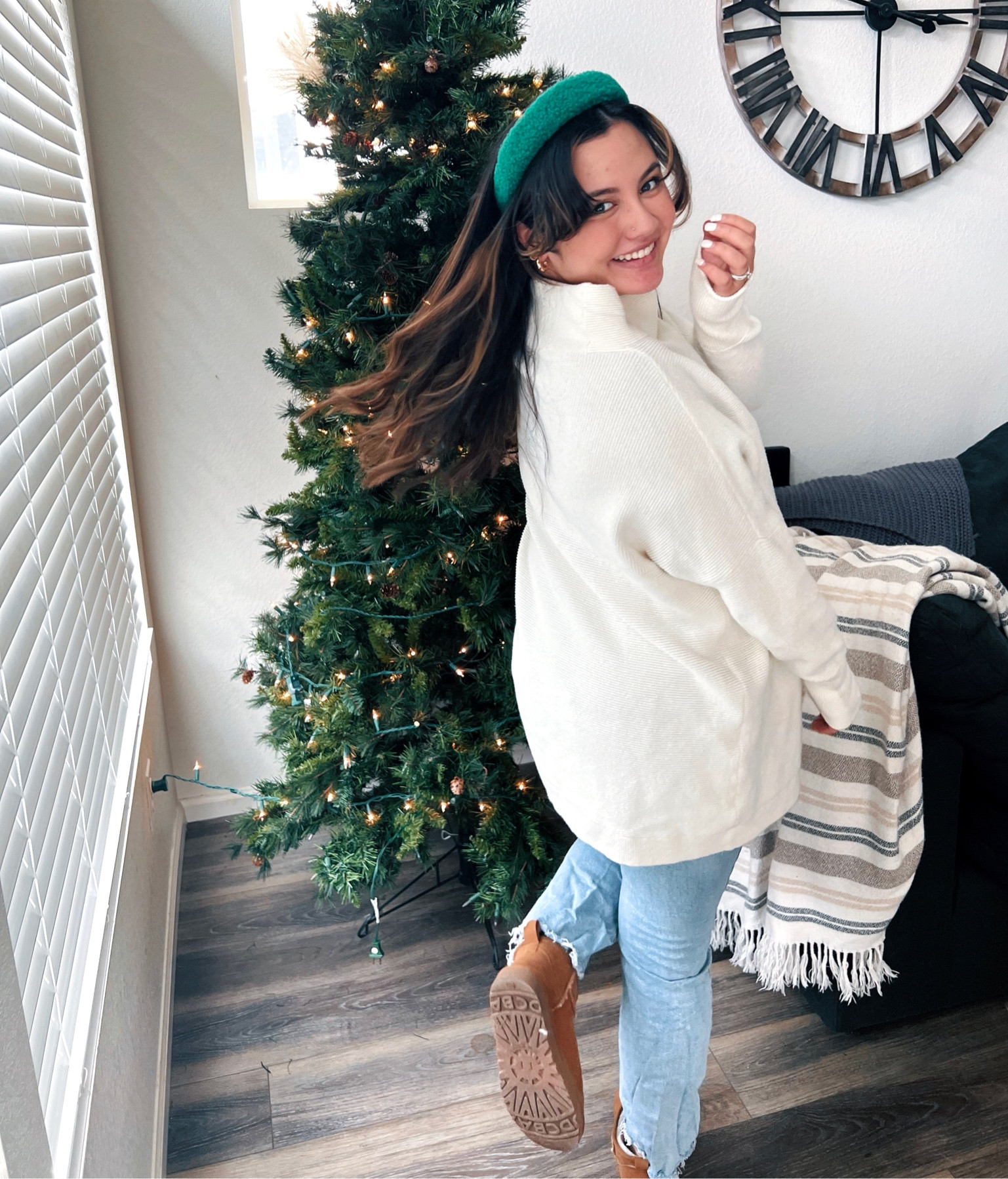 Cozy sweaters for the holidays >>

#LTKHoliday 

#LTKFind #LTKSeasonal