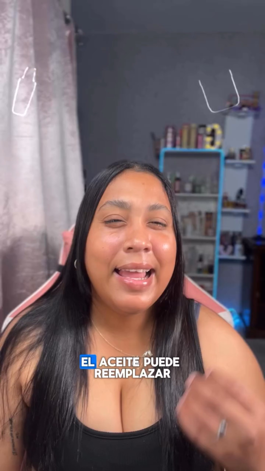 ¿Usas solo aceite pensando que hidrata todo tu cabello? ❌
El aceite sella la hidratación, pero no hidrata ni define.
La crema de peinar hace todo el trabajo de nutrición y definición 💕
💡 Tip: Aplica primero tu crema de peinar y luego unas gotas de aceite para definición + brillo que dura todo el día ✨

#CabelloBrillante #CuidadoCapilar #HairCareRoutine #RizosDefinidos #HairGoals #FrizzFree #HealthyHair #HairTips #CabelloSano #HairCareTips #RutinaCapilar #CabelloPerfecto #BeautyTips #HairLovers #ShinyHair #HairInspo #CabelloNatural #RizosSaludables #HairObsessed #HairLove