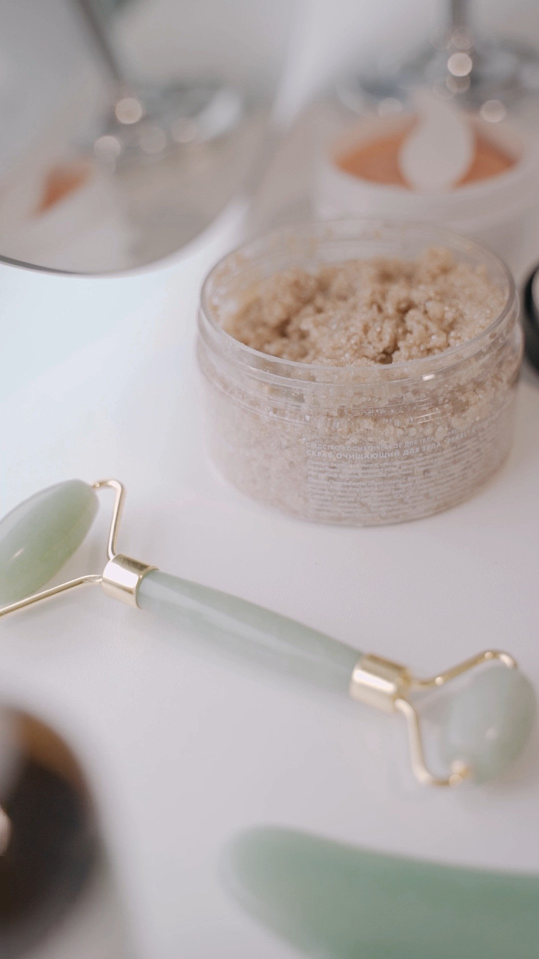 Treat yourself, always ✨
Brown sugar scrub + jade roller = spa at home 💆🏽‍♀️
#selfcare #skincaretools #amazonfinds #brownSugarscrub #jadeRoller #spaathome #selfcareroutine

#LTKBeauty #LTKStyleTip #LTKFindsUnder50