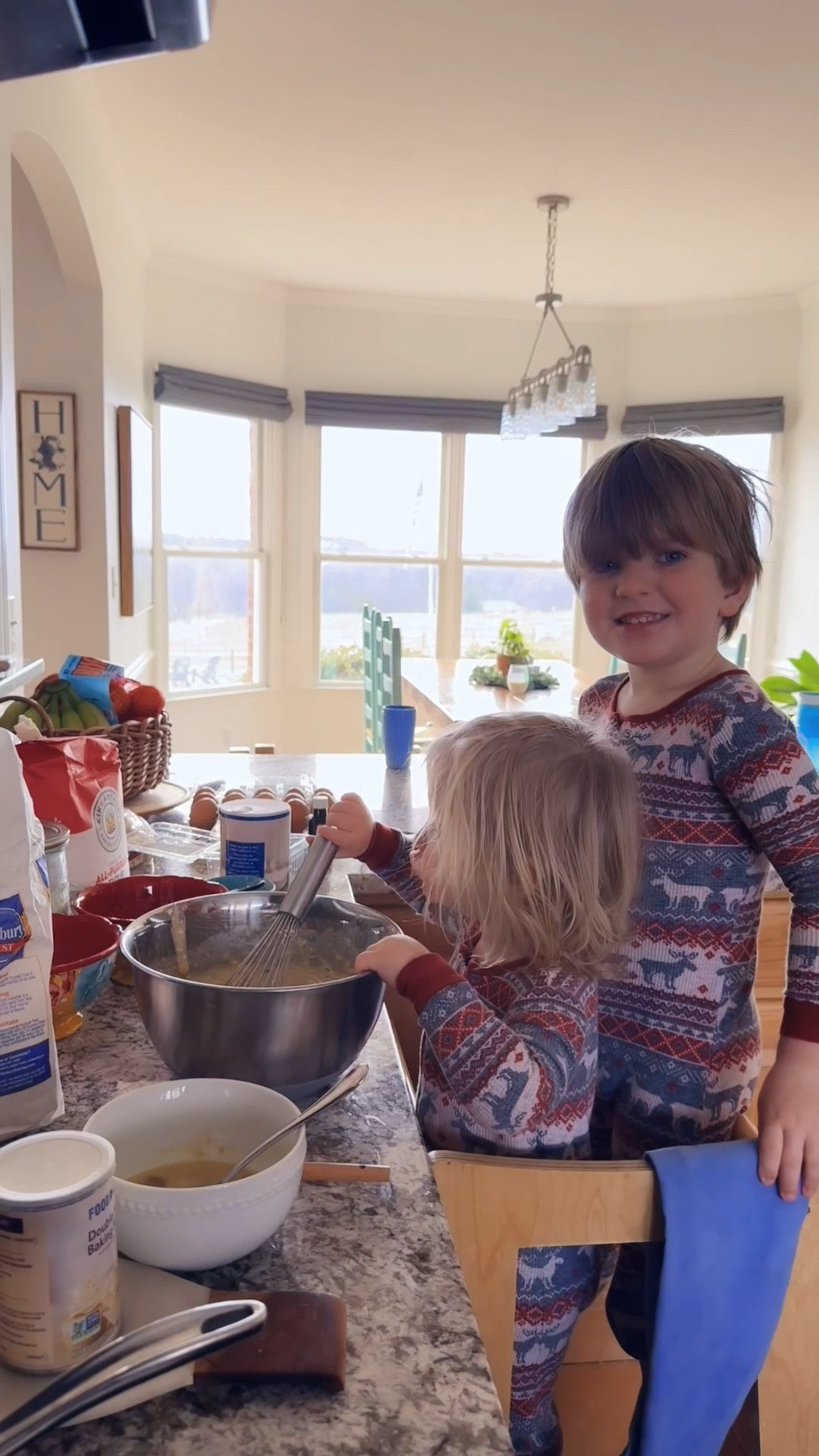 the snowstorm comin’ up called for makin’ some homemade sourdough blueberry muffins 🫐😋 with these two handsome little sous bakers of mine!! 🧑‍🍳🫶🏽