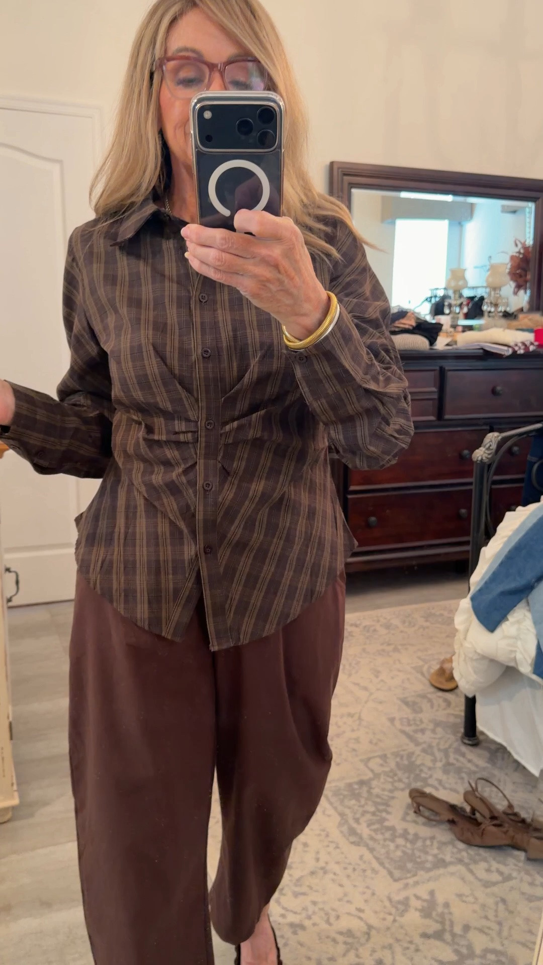 This shirt styles itself and looks so good! Wearing a small. 
Fall fashion over 50

#LTKSeasonal #LTKOver40