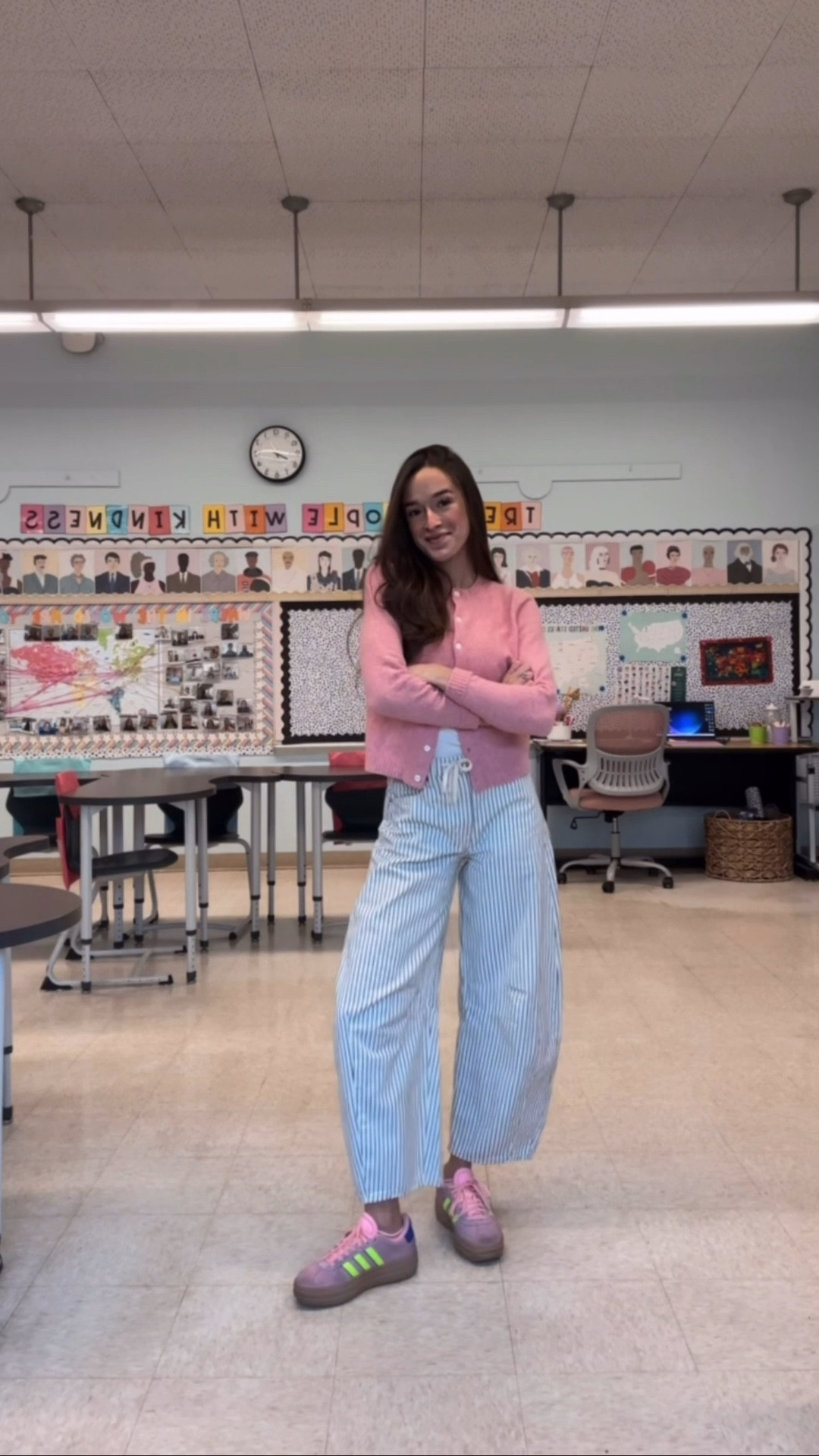 successfully wore barrel jeans without being roasted by my middle schoolers 💅💅💅 channeling my inner @hannahbrosh today. i know she would be proud 🎀💓 ps. is it winter break yet 😭

#LTKSaleAlert #LTKootd #LTKWorkwear