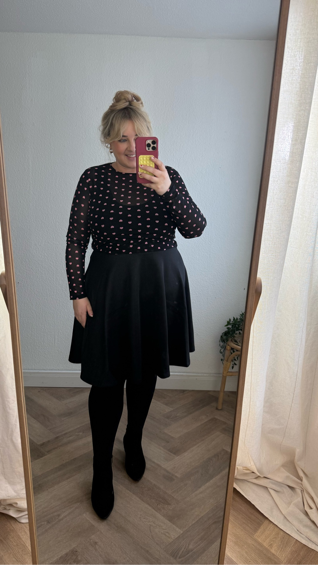 OOTD 🖤💗

Der Rock ist gerade in der App 14% reduziert. 
Gibt es bis Gr 54 
Code: VAL14

Oberteil auch 14% reduziert: 
Der Code: SANDRA691

#plussizefashion #herzen #valentinstag #rock 

#LTKspring #LTKplussize #LTKFashionMonth