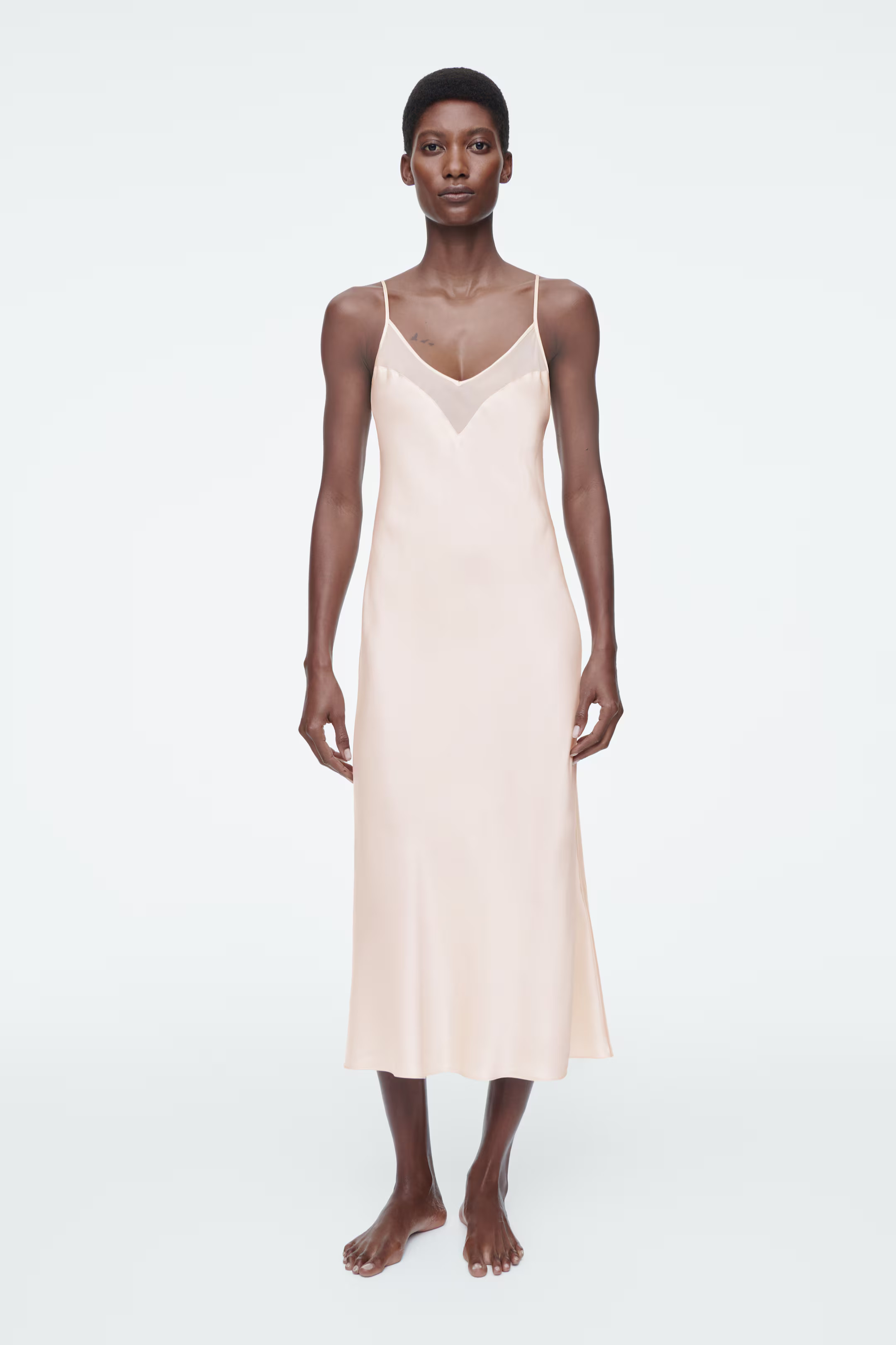 SLIP DRESS AUS SEIDE MIT DURCHSCHEINENDER PARTIE | H&M (DE, AT, CH, NL, FI)
