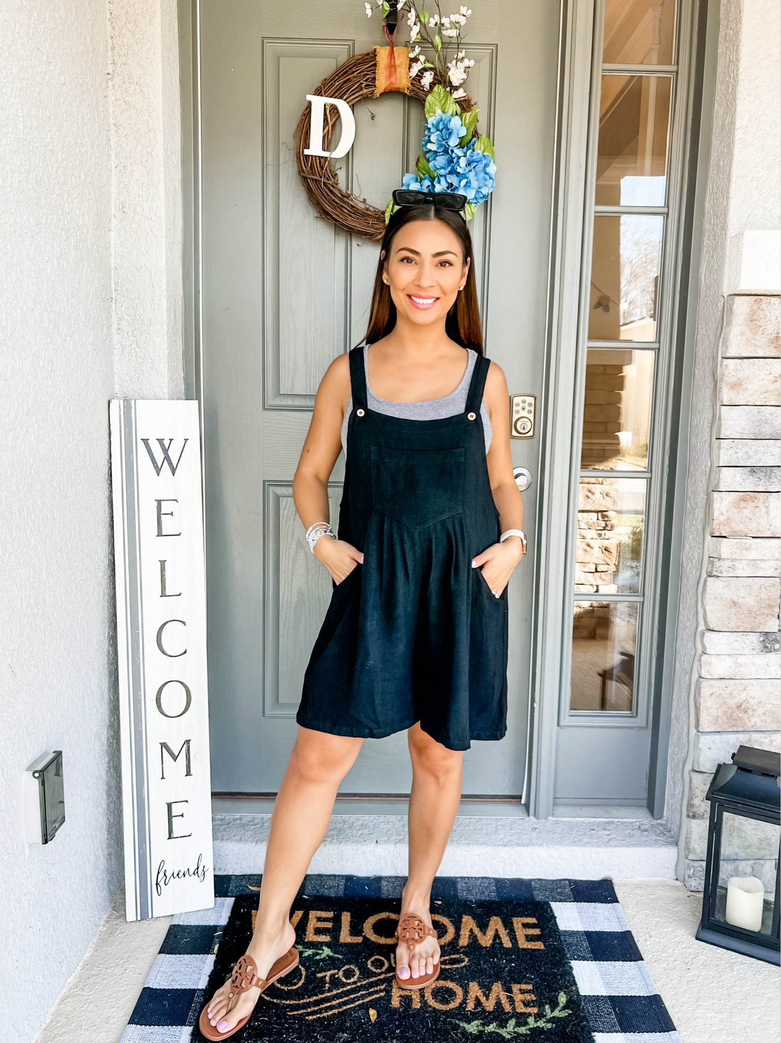 Loving these overalls 🖤

#LTKfindsunder50 #LTKstyletip #LTKbeauty