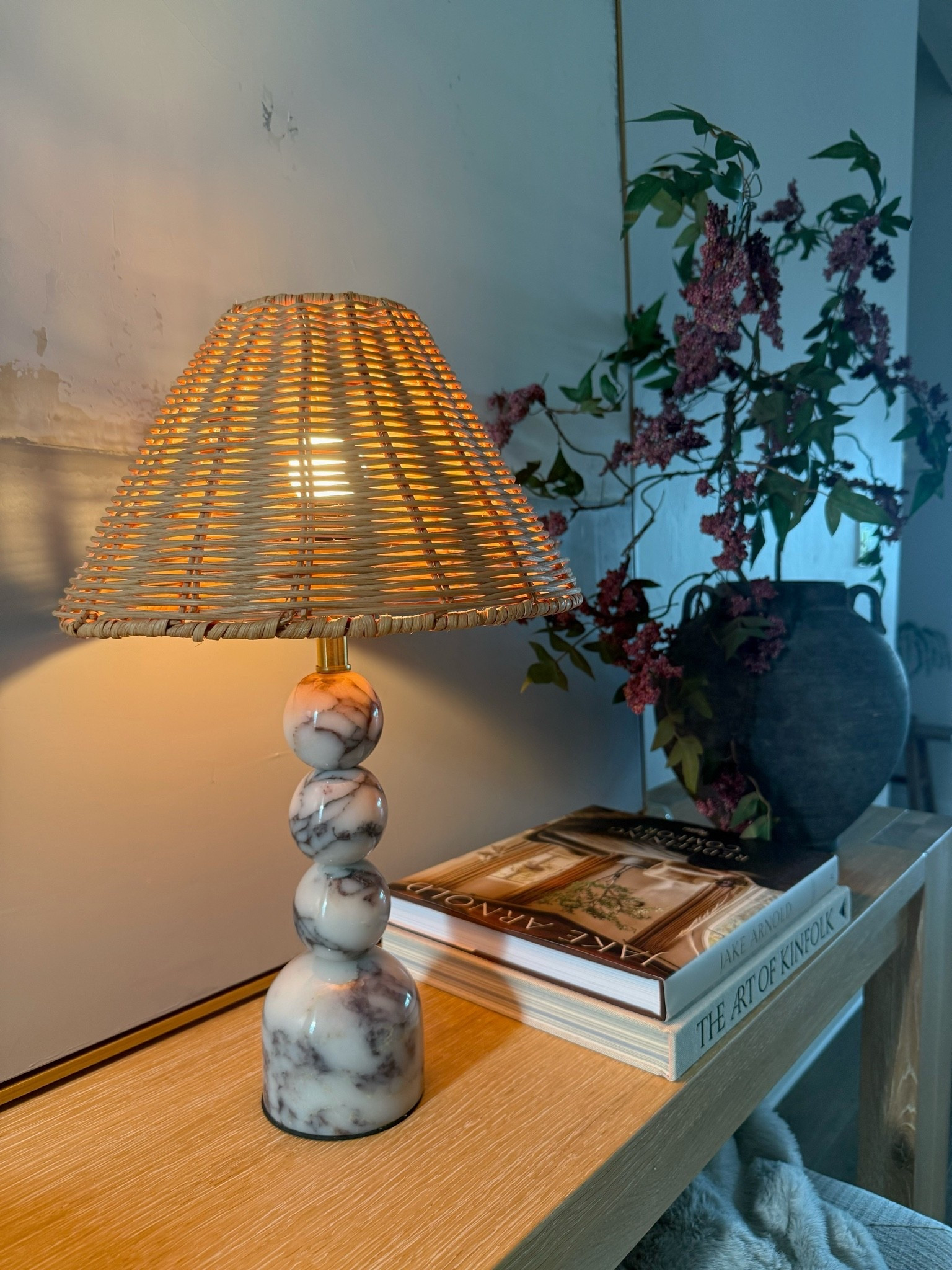 Cozy Entryway styling 




#entryway #tablelamp #marblelamp #cozyhome #falldecor

#LTKHome #LTKSeasonal