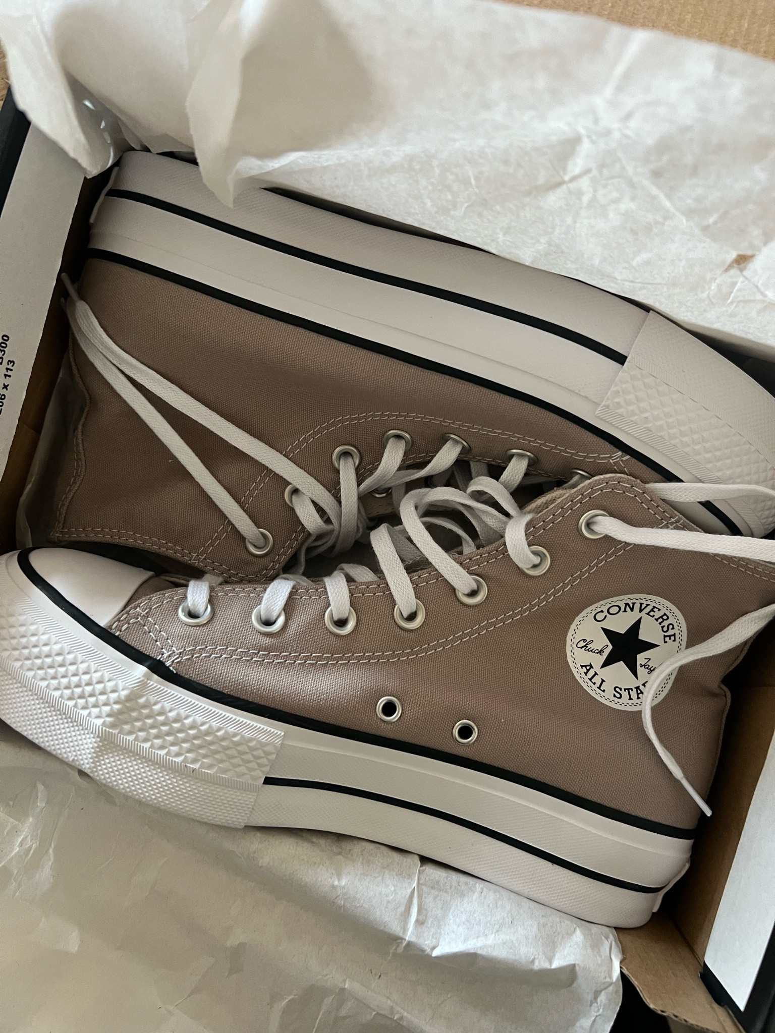 Converse beige store sneakers