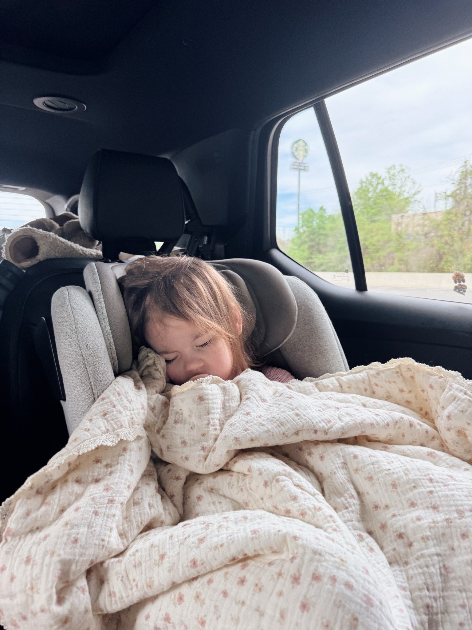 Harlow's floral muslin quilt! 