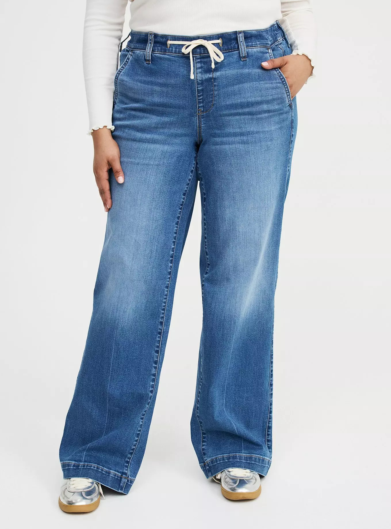 Weekend Wide Leg Mid-Rise Jean | Torrid (US & Canada)