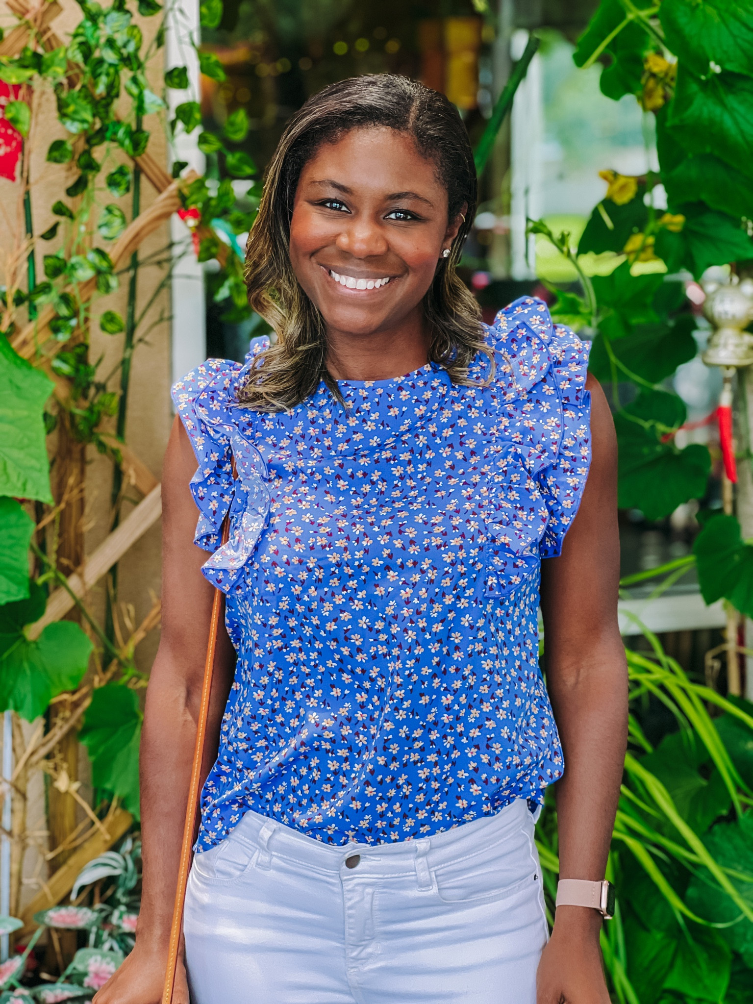 Fit check while getting some pre- Memorial Day errands checked off the list today!  The end of May got me like 😰💪🏾 
Also this perfect flirty top is under $9 right now! 

➡️Follow my shop @sidelinesocialite on the @shop.LTK app to shop this post and get my exclusive app-only content!




#LTKFind #LTKfit #LTKunder50
