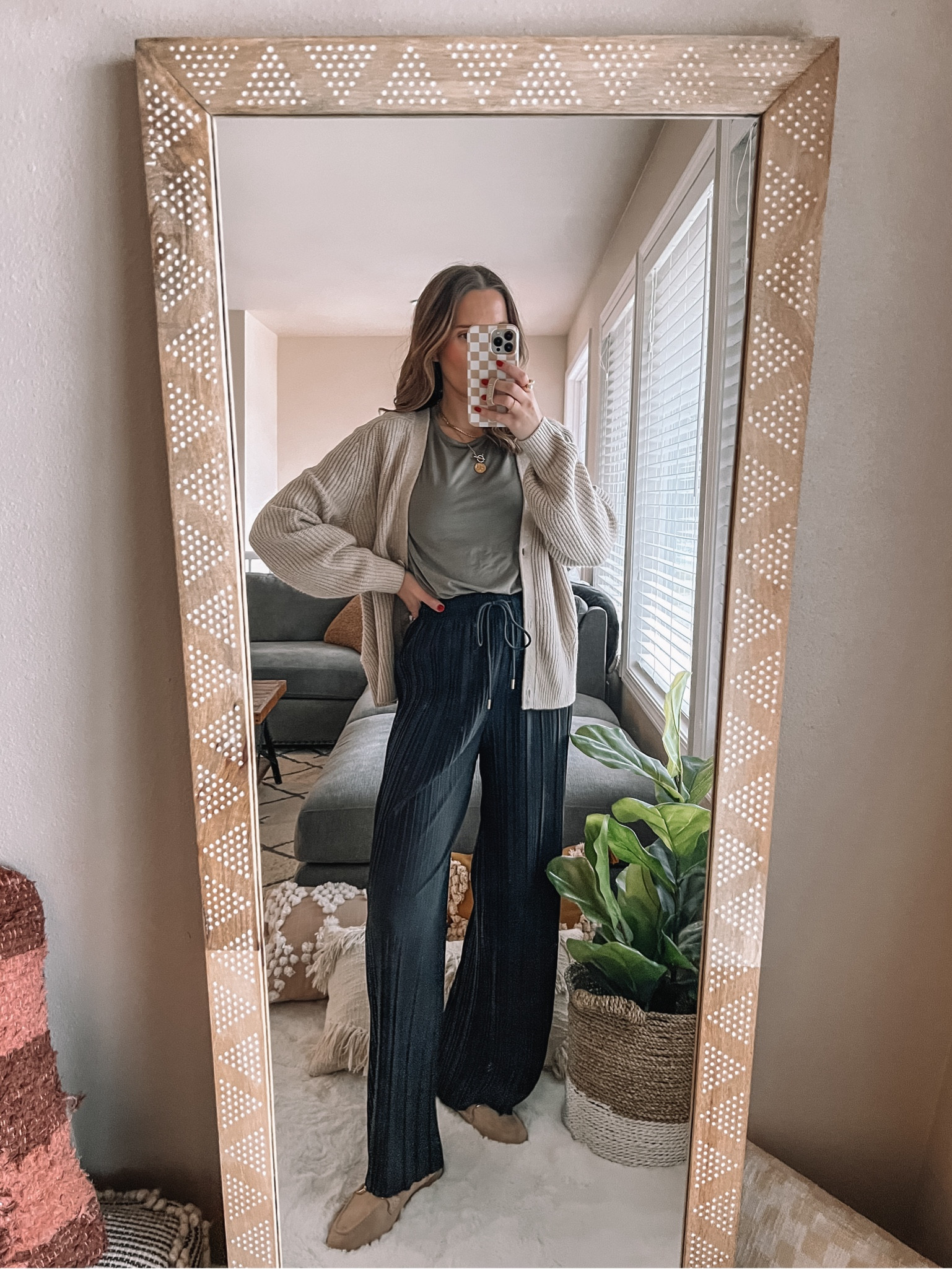 Teacher outfit idea🍎 wearing a small cardigan, small tee and one size tee

Teacher Tuesday | teacher style | classroom outfit | workwear | amazon finds 



#LTKstyletip #LTKfindsunder50