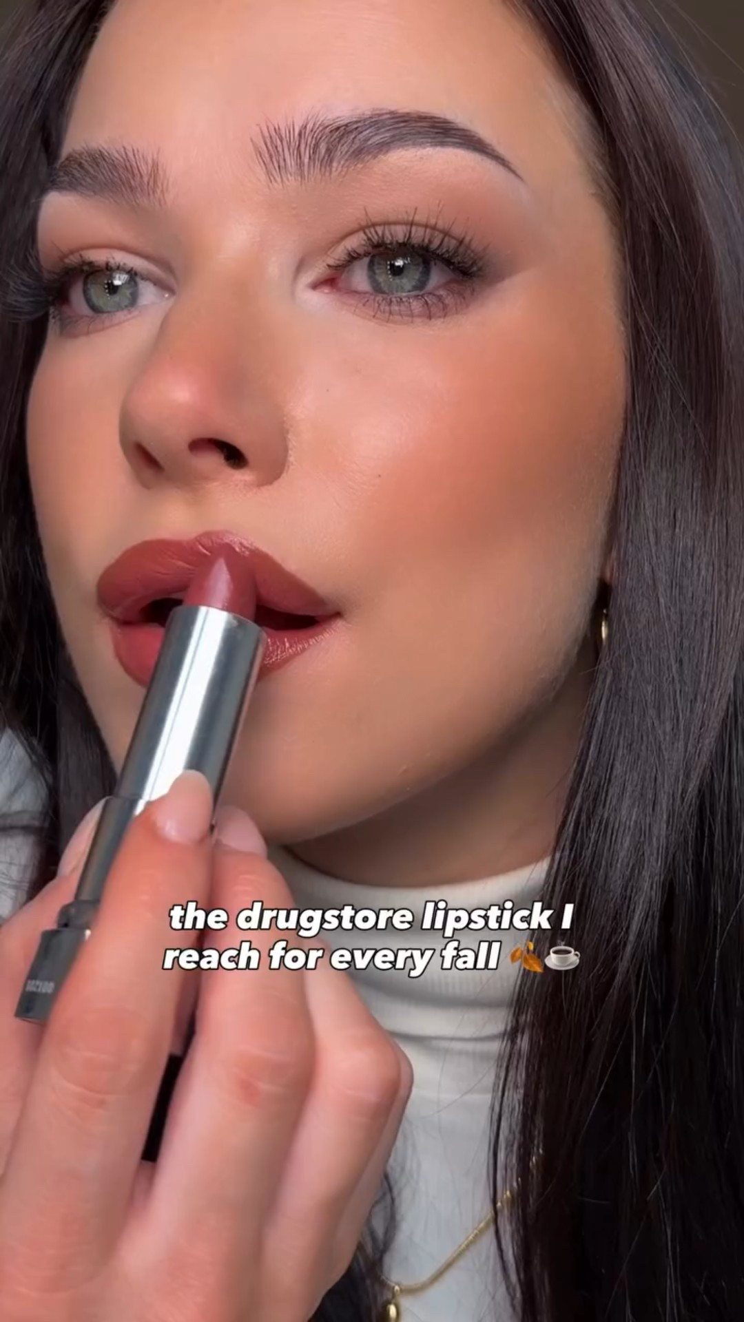 I go back to this drugstore 90s red-brown lipstick shade every fall 🍂☕️ 

@maybelline 275 Crazy For Coffee 

#maybelline #maybellinelipstick #falllipstick #falllipcombo #drugstoremakeup #drugstorelipstick #drugstorelipcombo