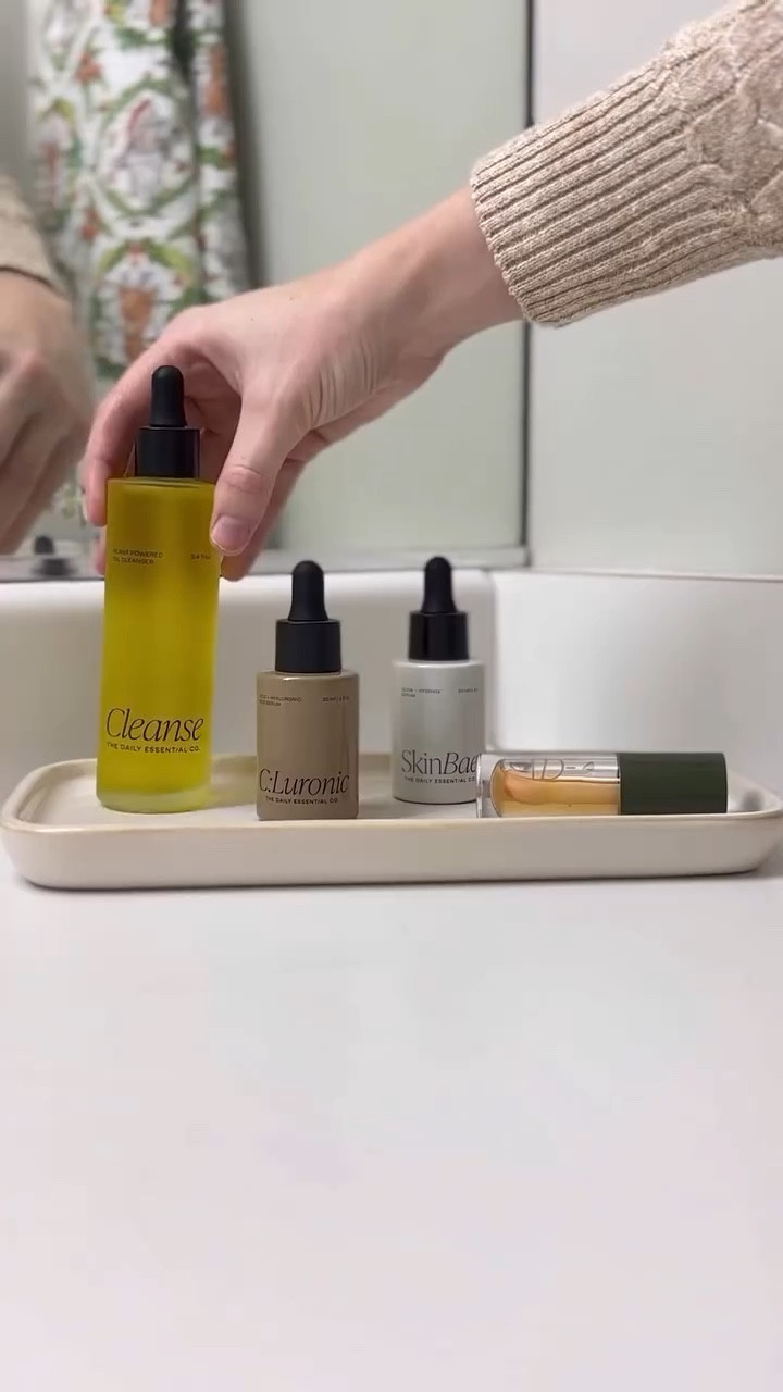 some new additions to my skincare routine 🫧✨ 

use code EMREE10 at @thedailyessentialco to save $$ 🤍

these products are AMAZING 🤩 My skin has never felt more smooth, glowy & hydrated! 

#skincare #glassskin #grwm #selfcare #giftideas
