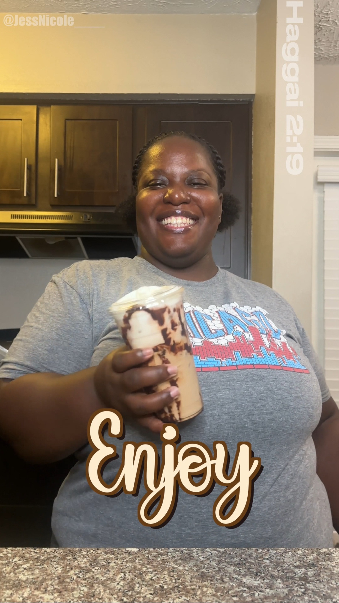 Campfire Blondie Latte 🏕️🔥🤎✨ | Toasted Marshmallow + Blondie Sauce Recipe | 7 Brew Inspired Drink

Campfire in a cup? Yes, please. 🏕️🔥🤎✨
This Campfire Blondie Latte is rich, toasty, and sweet with a perfect mix of Nescafé Espresso Concentrate, homemade Blondie Sauce, toasted marshmallow, chocolate drizzle, and creamy HWC.

✨Brand collab ready: Featuring Torani syrups + sauces, Nescafé, and more.
✨Perfect for cozy fall vibes & sharing around your feed.

Would you sip this by the fire? 👀🔥

#jessnicole #jessnicole____ #dontbestingy
👉 Follow @JessNicole____ for more mocktails, foodie finds, and lifestyle vibes.

#LTKHome #LTKSeasonal