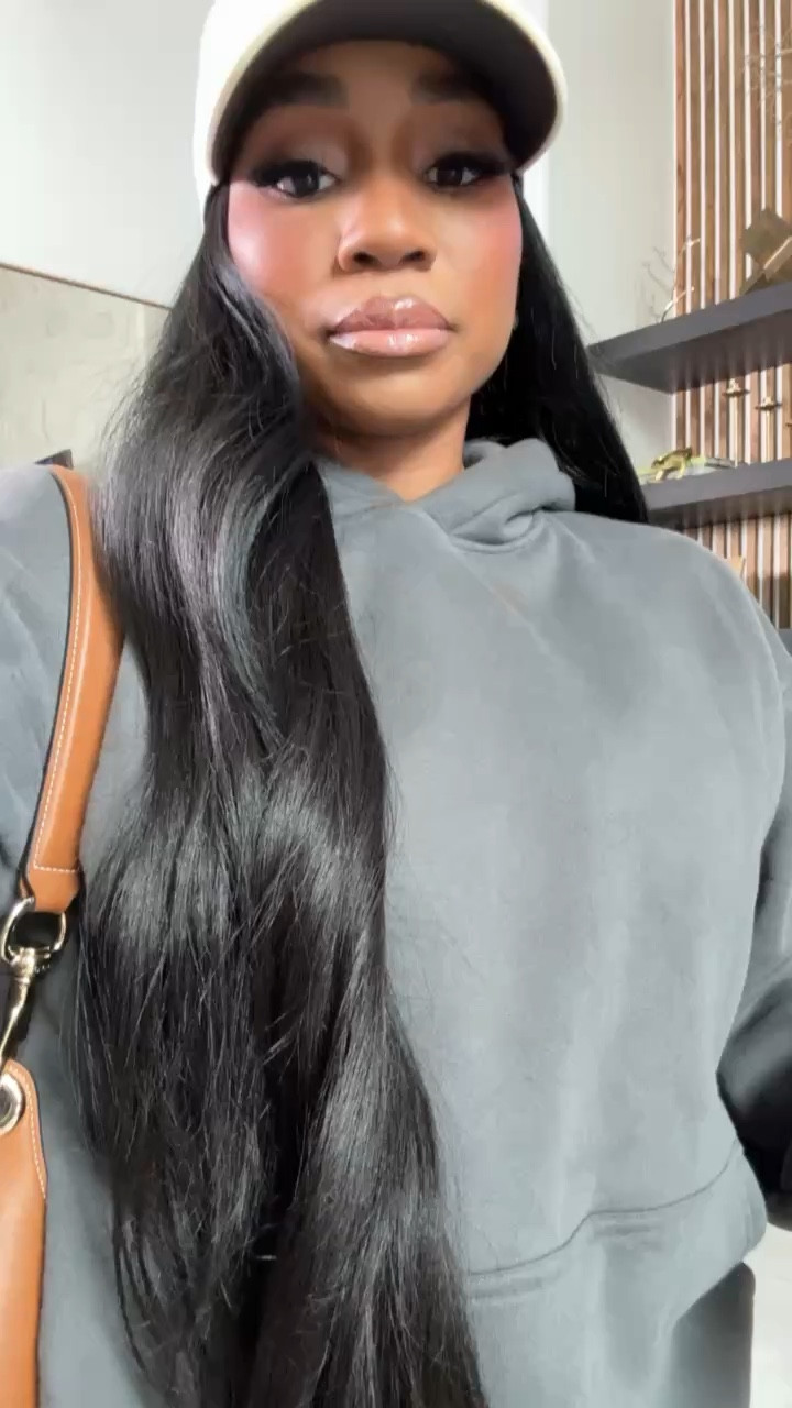 Comfrt sweatsuit style inspo! Loce running errands in style but also comfy! 

#LTKShoeCrush #LTKStyleTip #LTKItBag