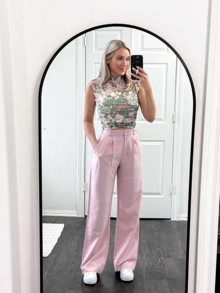 Spring outfit inspo // spring style // spring outfit // pink pants // floral top // Abercrombie // 

I’m wearing size 2 L in pants and Small in top. 



#LTKSeasonal #LTKshoecrush #LTKfindsunder100