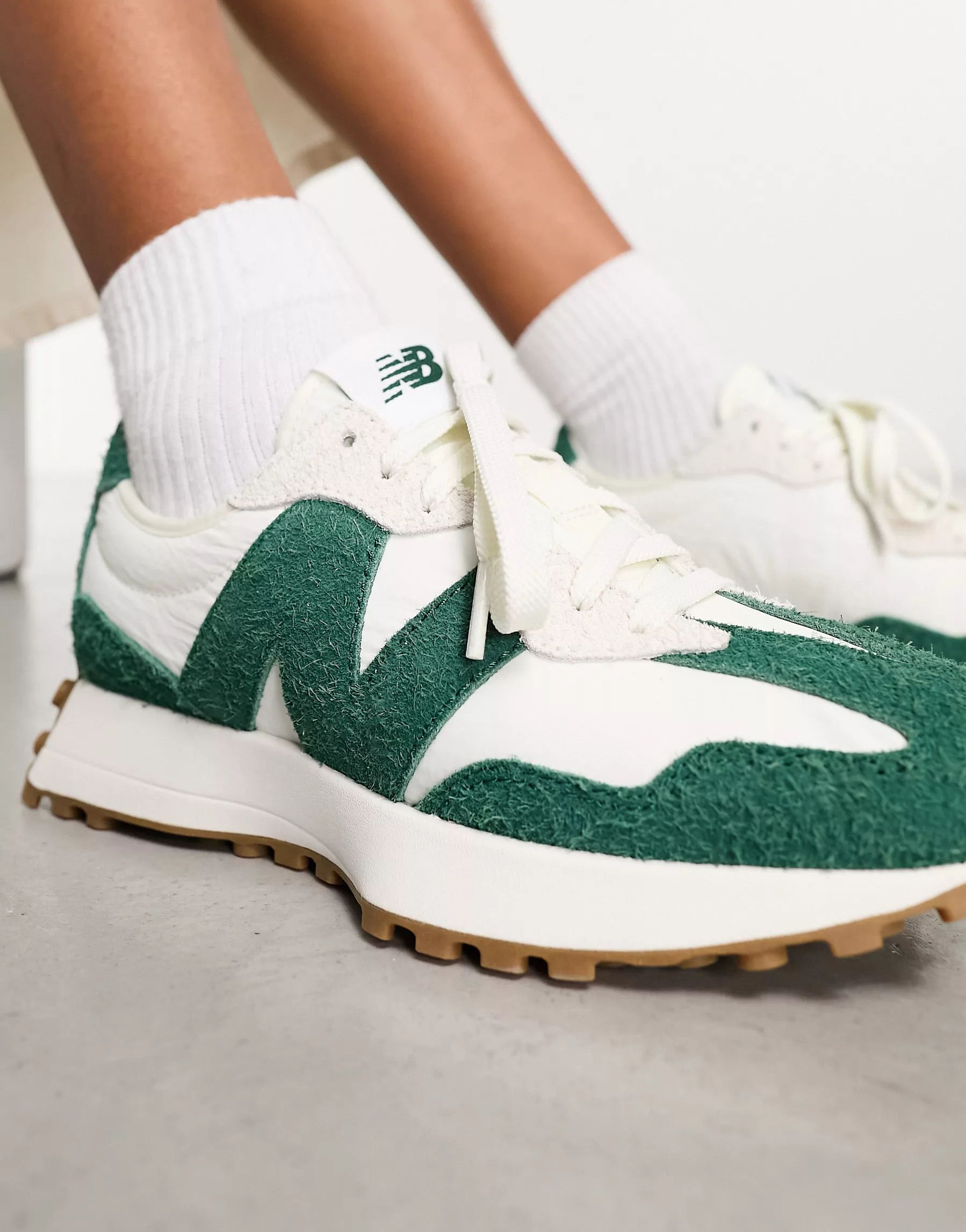 New Balance 327 trainers in white and green - exclusive to ASOS | ASOS | ASOS (Global)