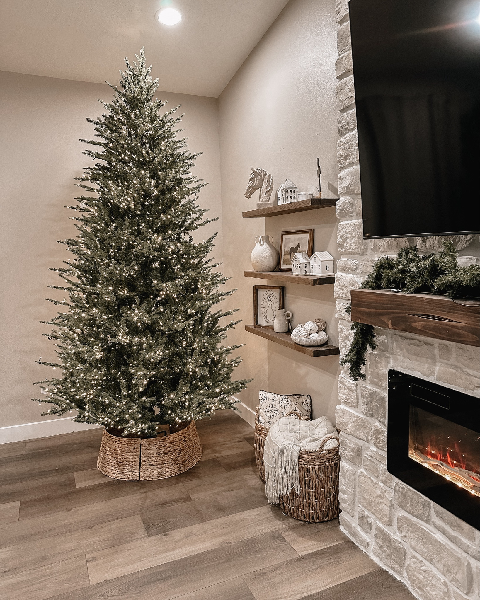 Grand Duchess Twinkling Christmas Tree🌲✨

#LTKHoliday #LTKHome #LTKSeasonal