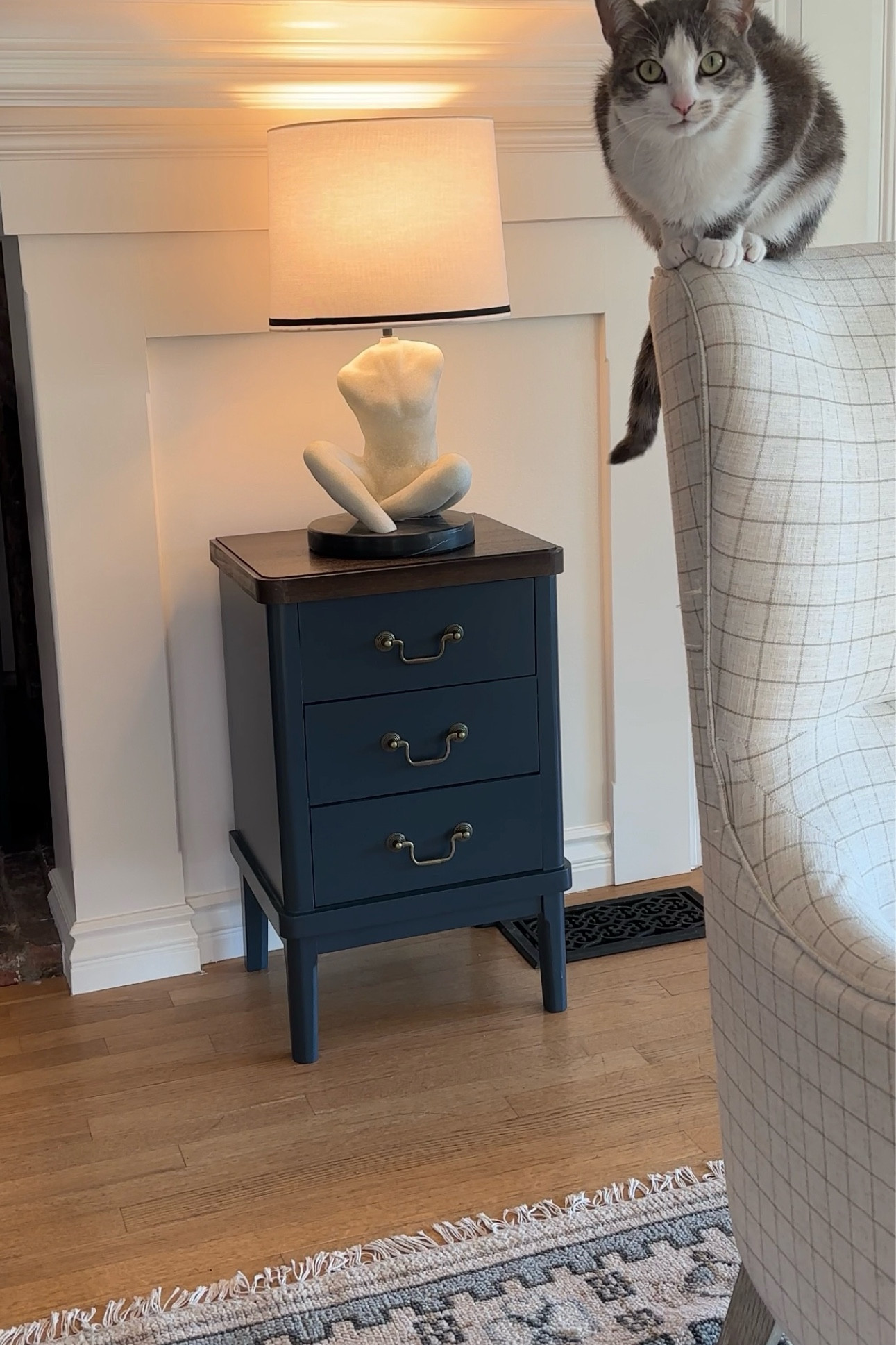 Lamp, table, chair, rug

#LTKHome