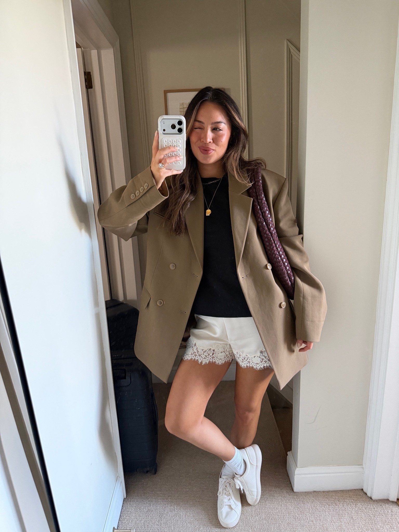airport look! casual but chic 🐚✨ #traveloutfit

#LTKuk
