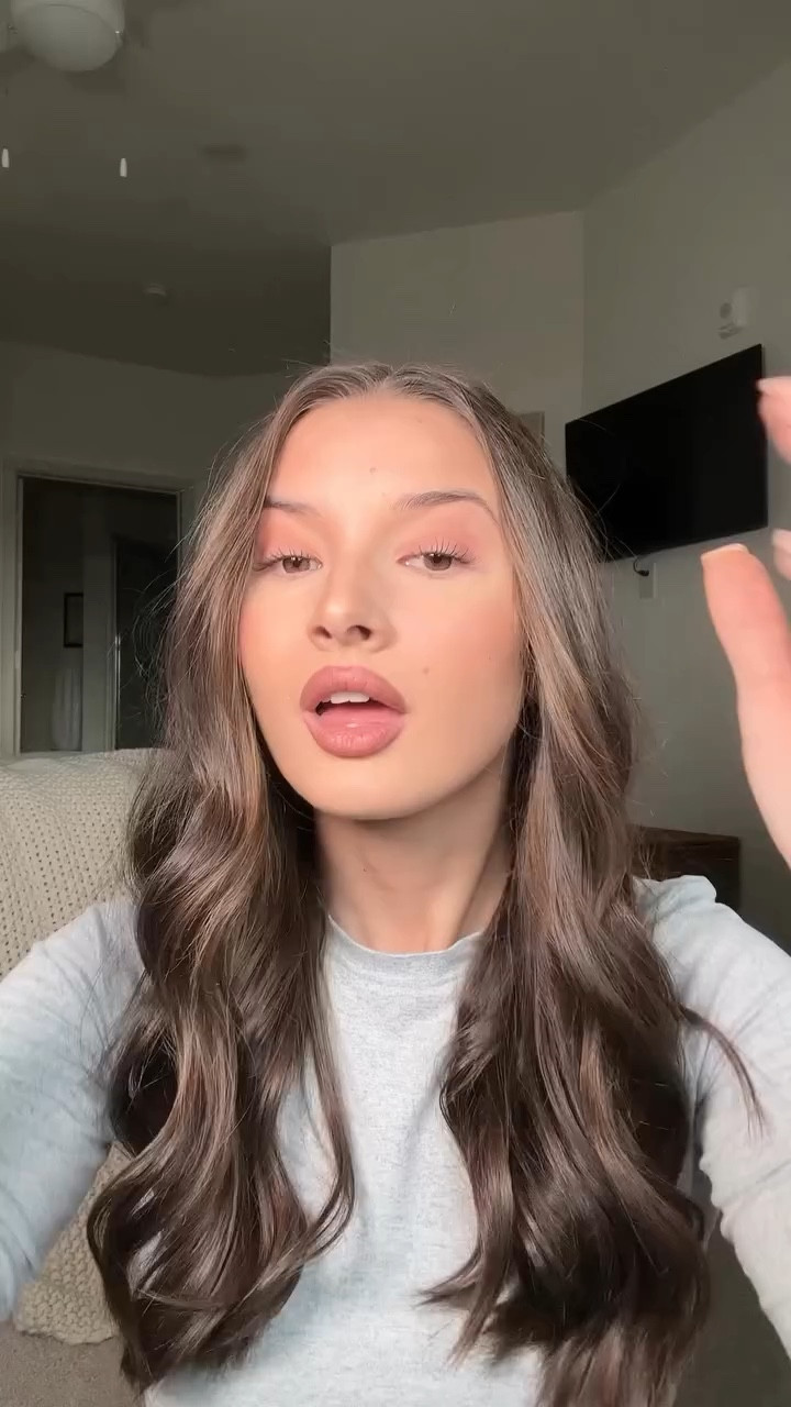 Thank god for the pineapple method🙏🏼🙏🏼

#hair #hairtutorial #haircare #hairstyle #straightenercurls #flatironcurls #curlinghair #curls #brunette