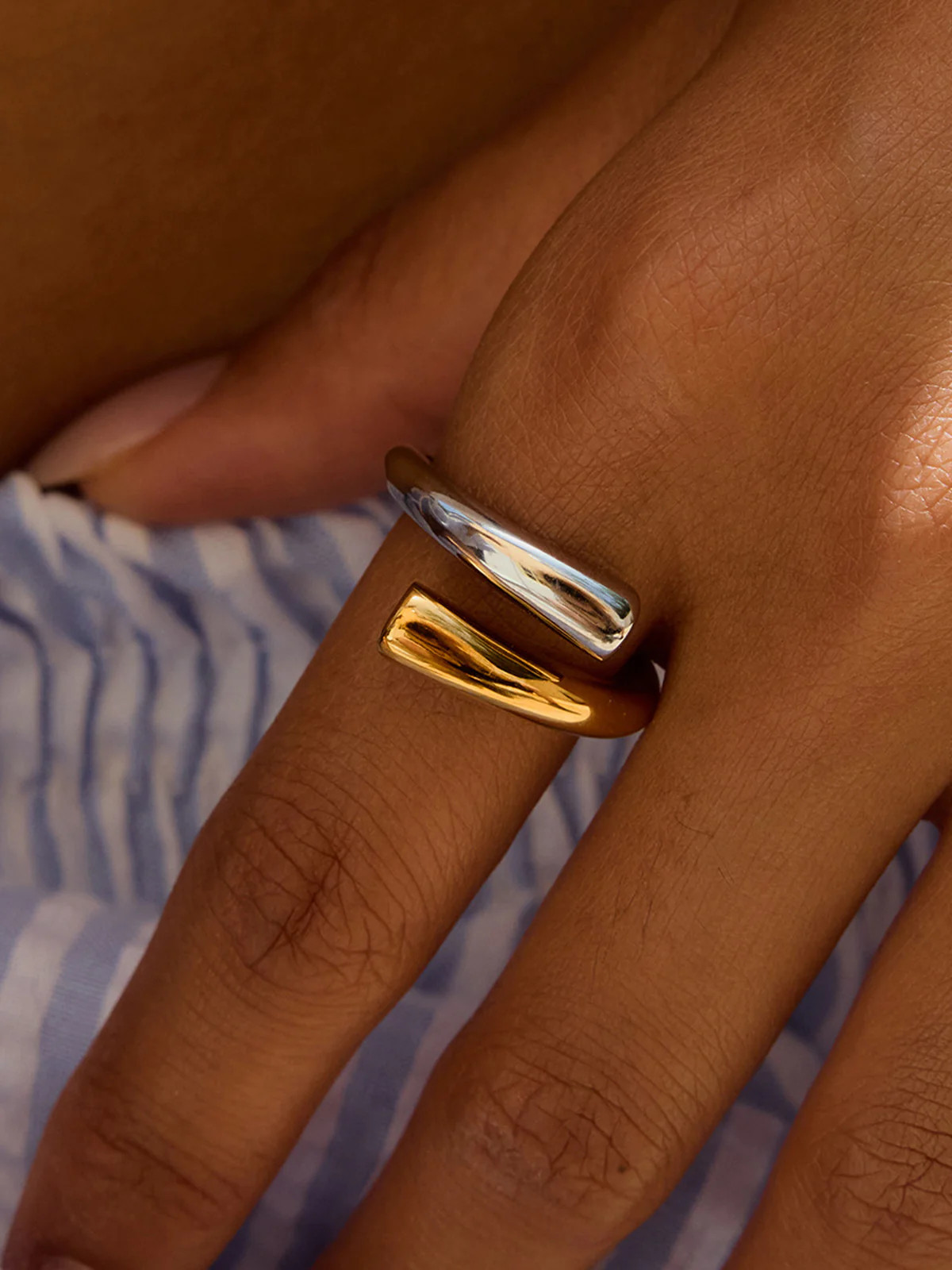 Two-Tone Bypass Ring | Commense