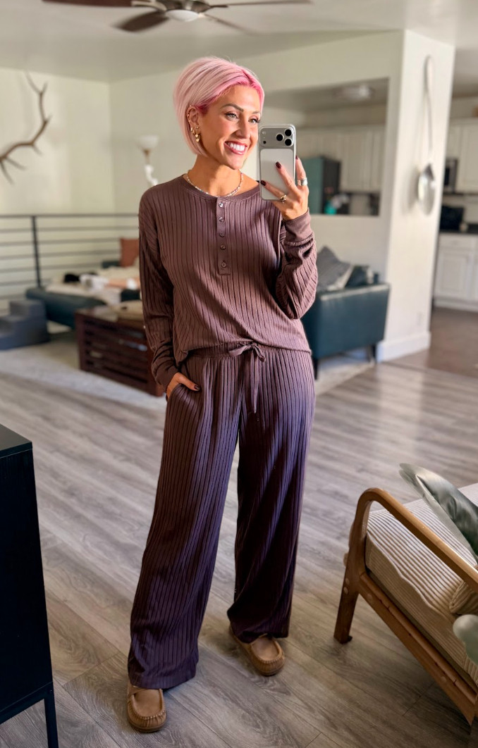 Soooo beyond cozy. I will be living in this set this fall. Top: Small // Bottoms: Medium // Shoes: TTS 

 #LTKootd #LTKselfcare #LTKSeasonal
