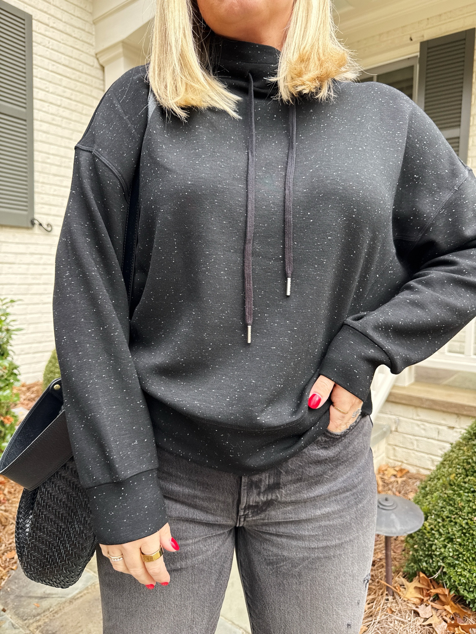 When in doubt, monochrome! Sticking with one color for your full look is the easiest way to look pulled together, even in comfy items like jeans and a pullover! Shop my @EvereveOfficial looks (more in stories)! #EverevePartner #EvereveStyle